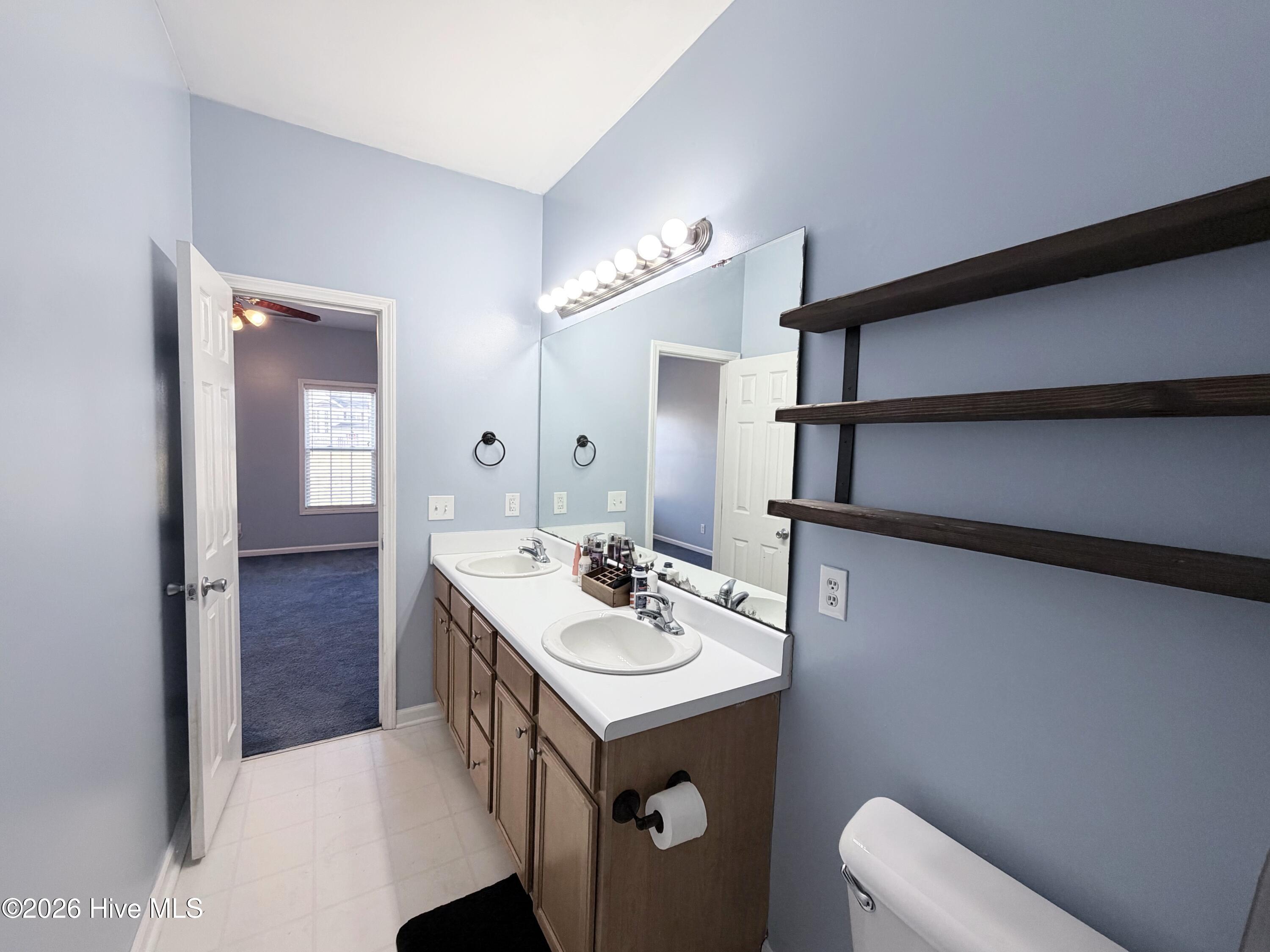 100547389 | Photo 24