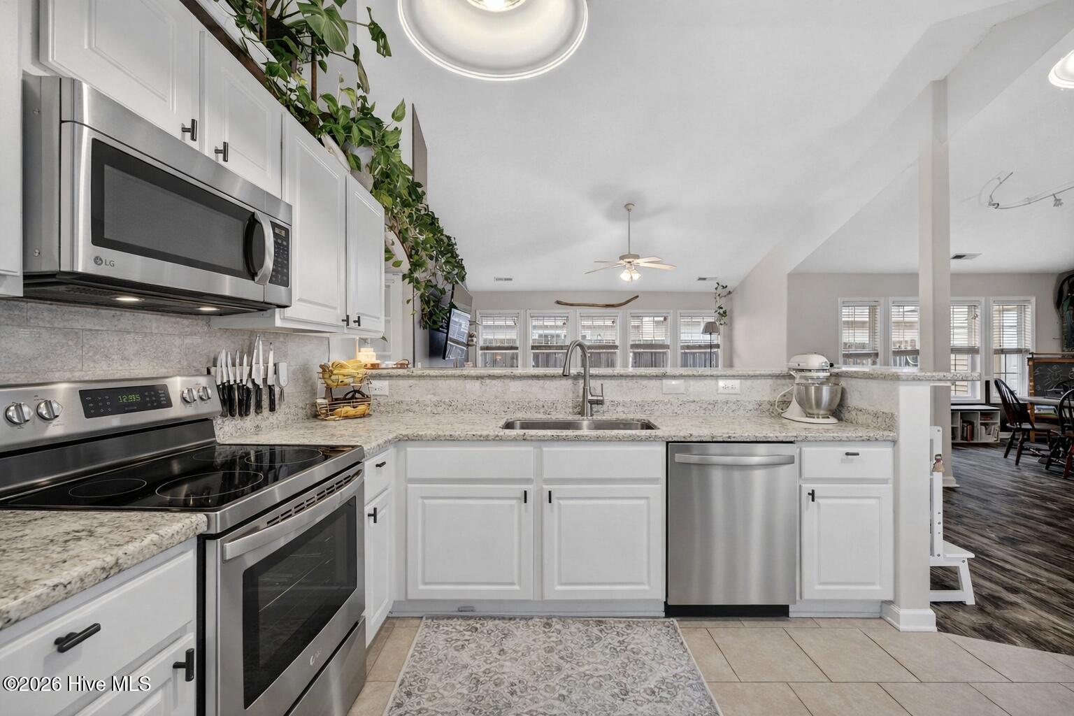 100543269 | Photo 18