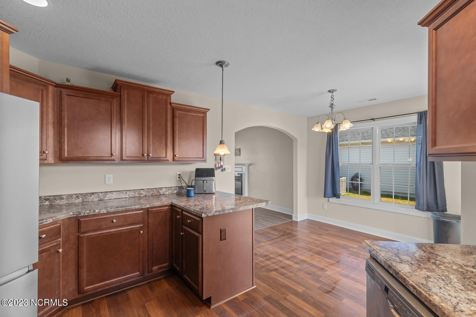 100553730 | Photo 11