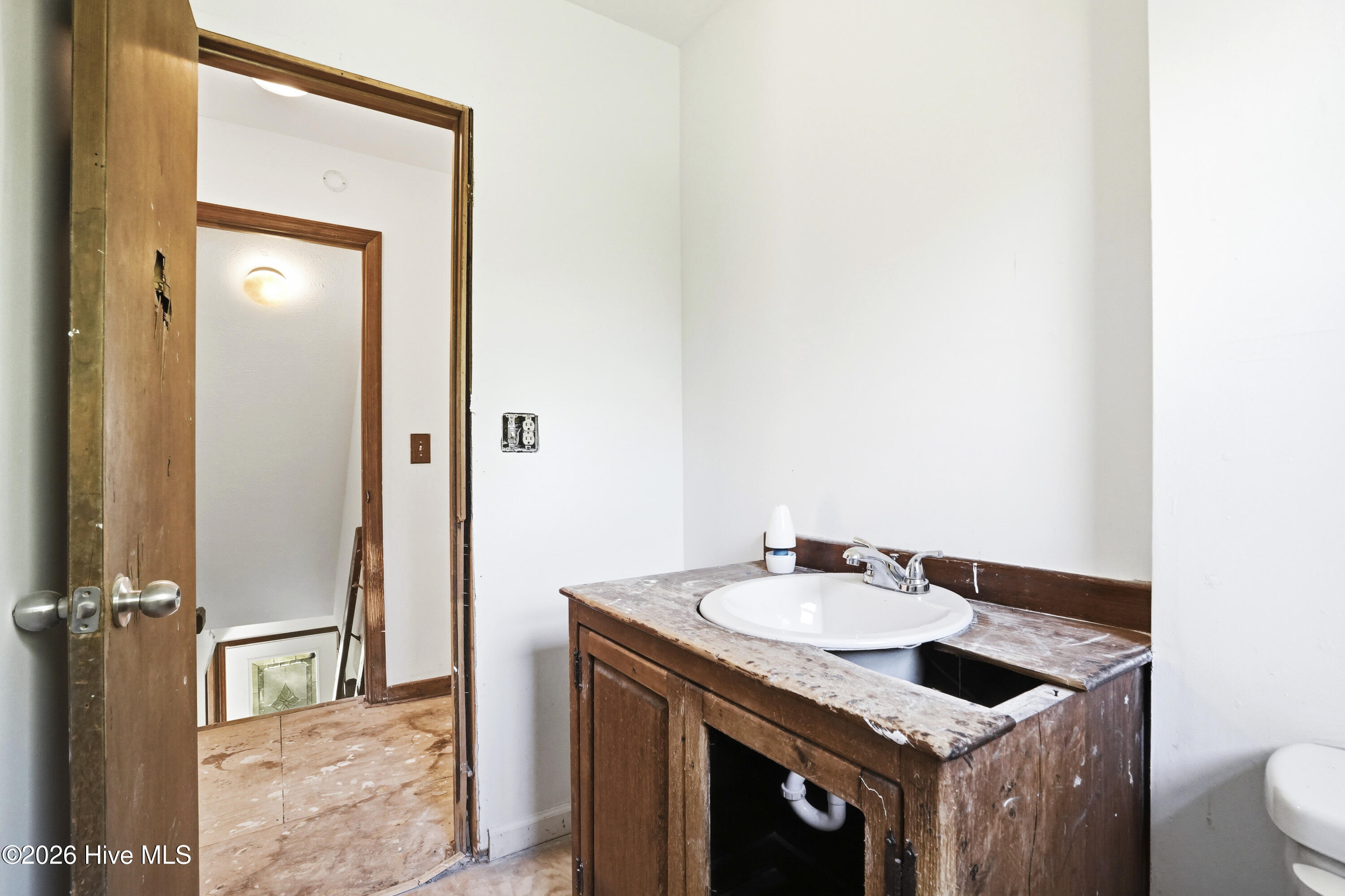 100568902 | Photo 30