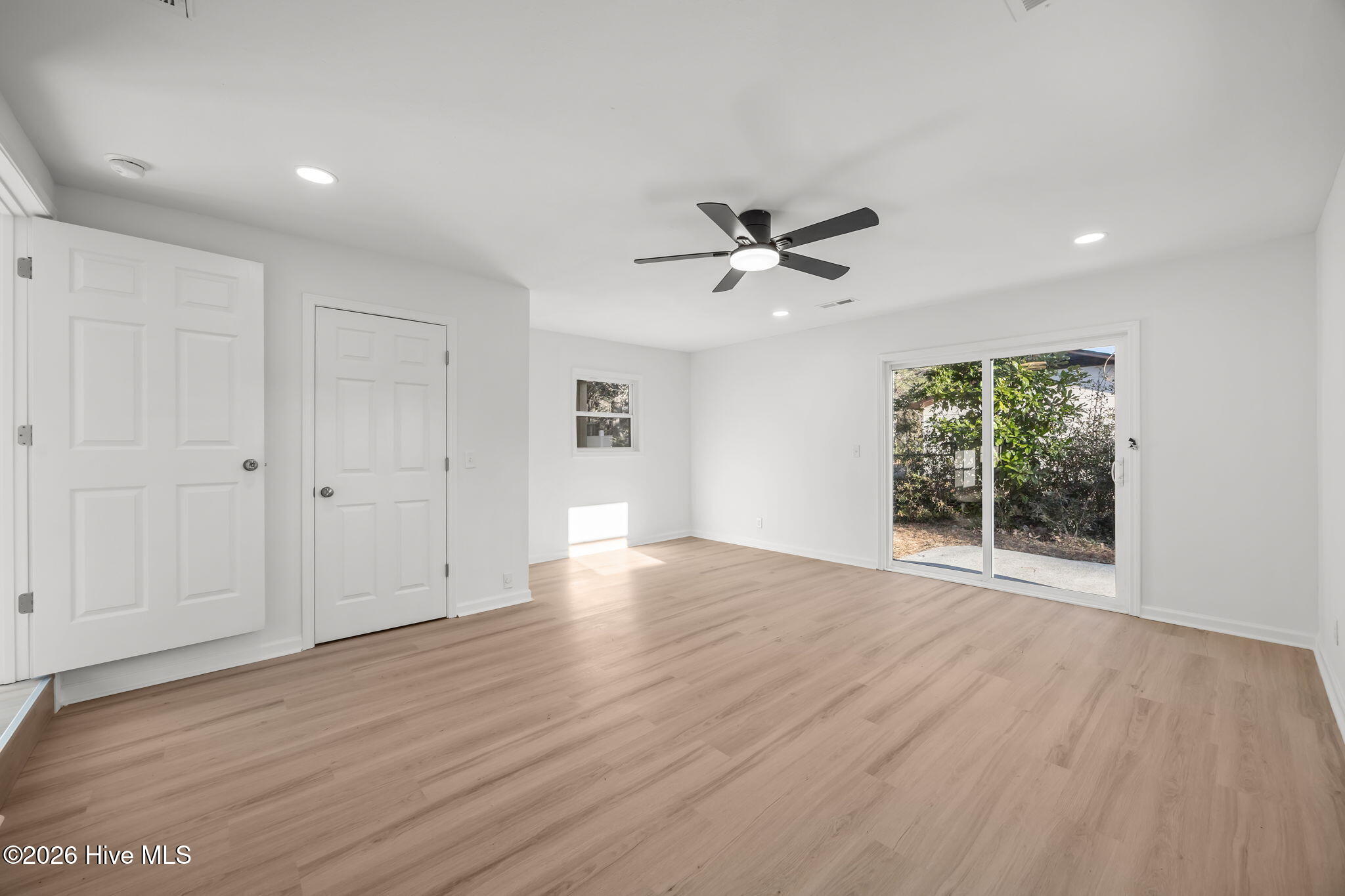 100548190 | Photo 20