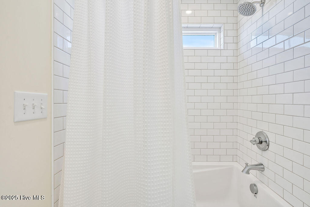 100541995 | Photo 19