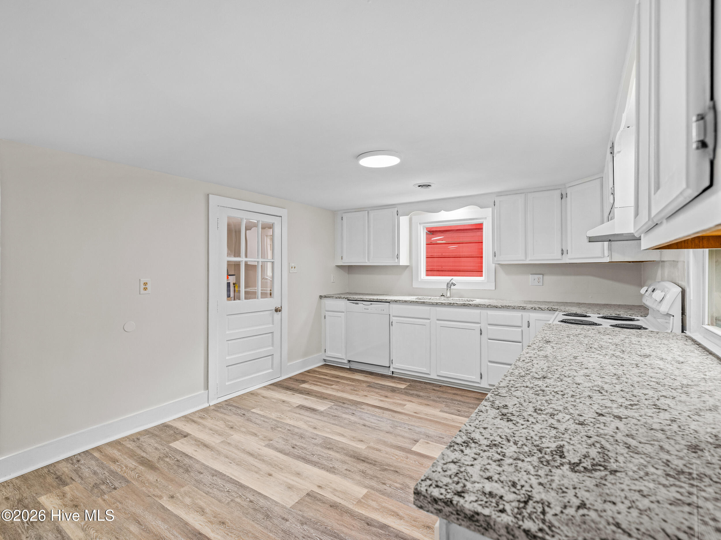 100569612 | Photo 17