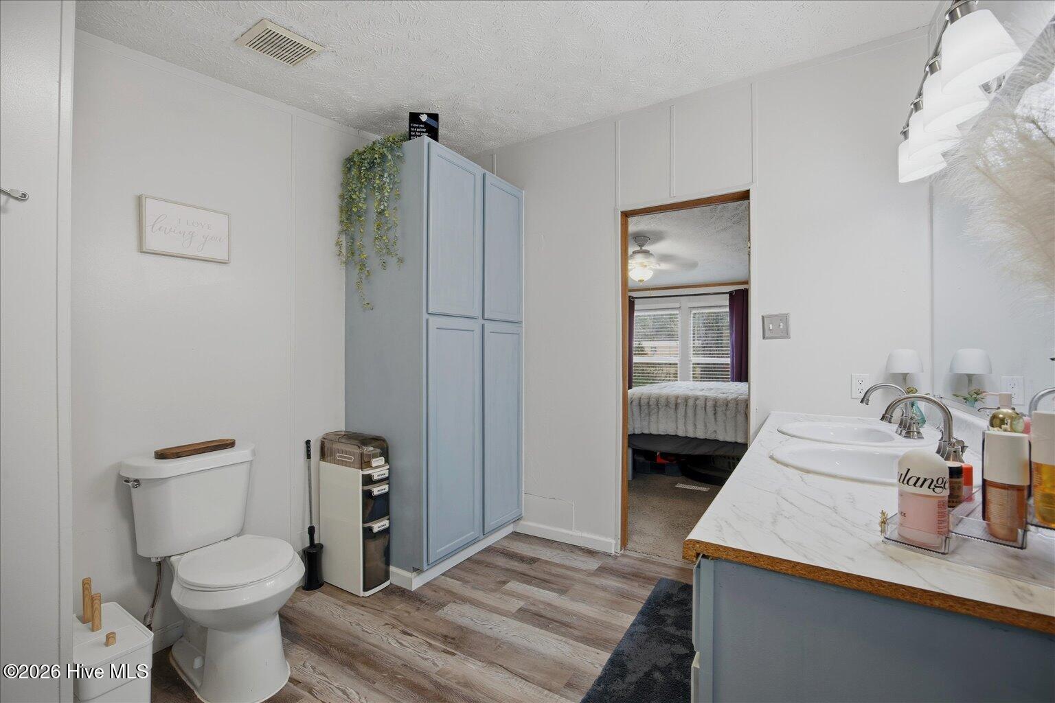 100556219 | Photo 15