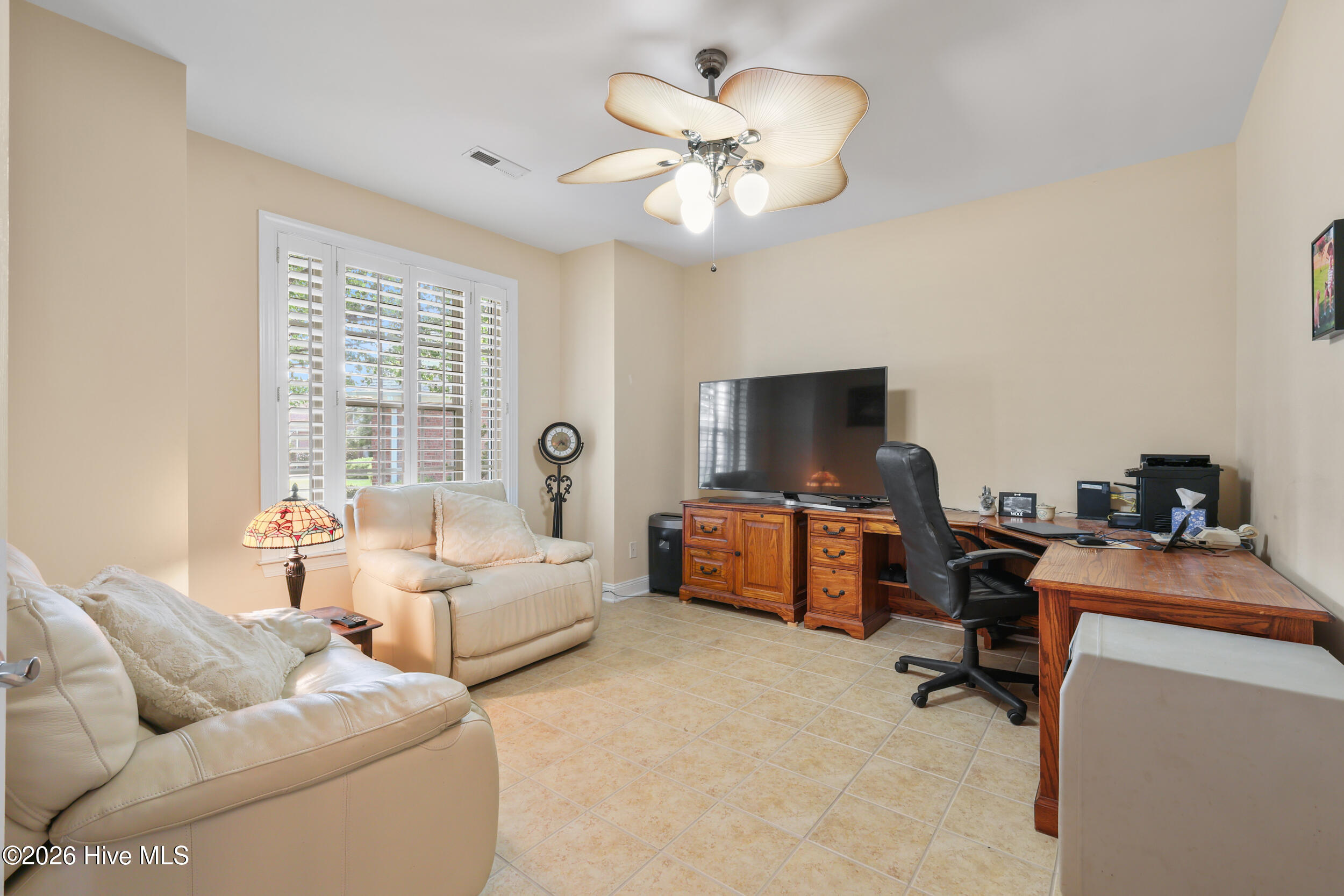 100565285 | Photo 35