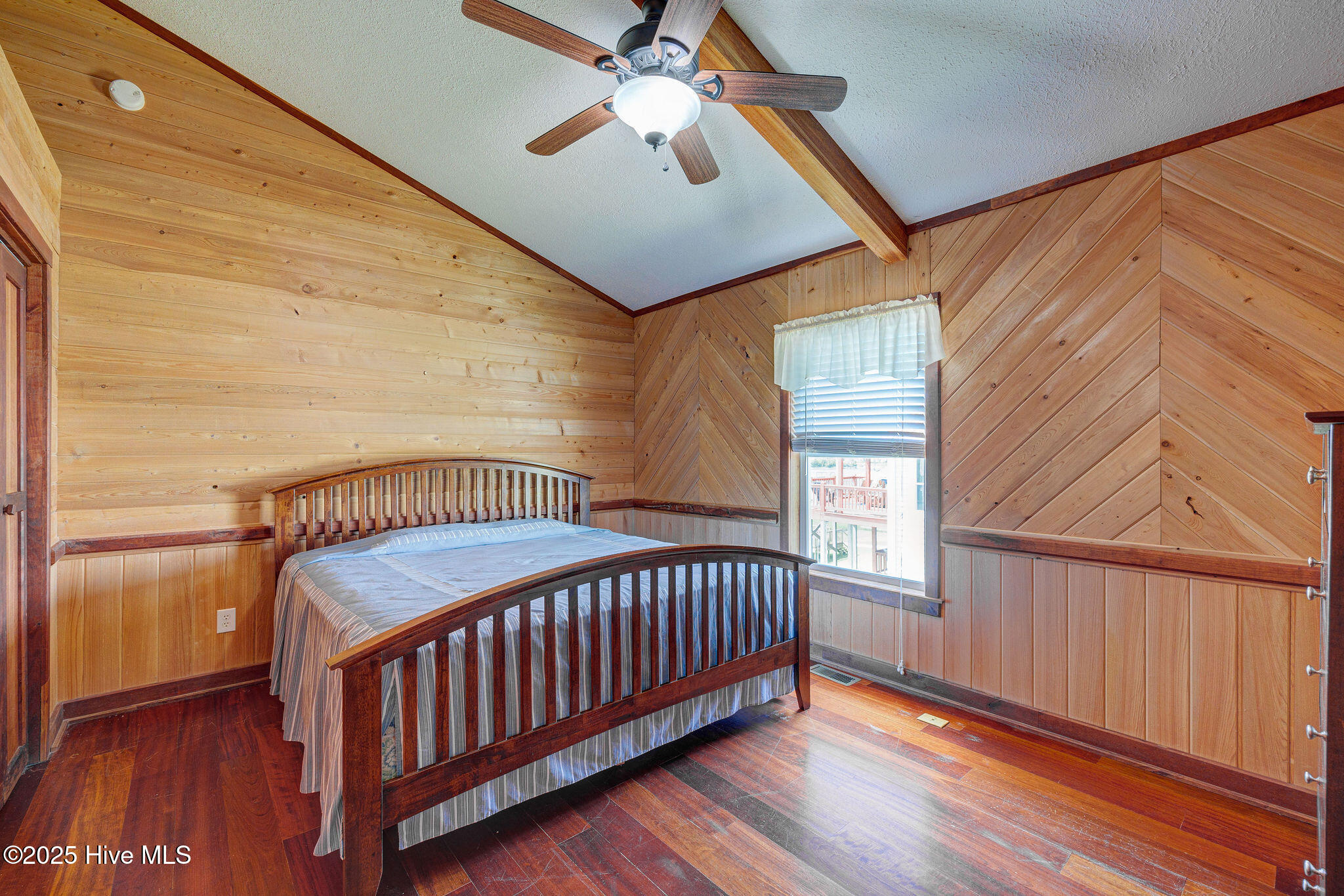 100505826 | Photo 40