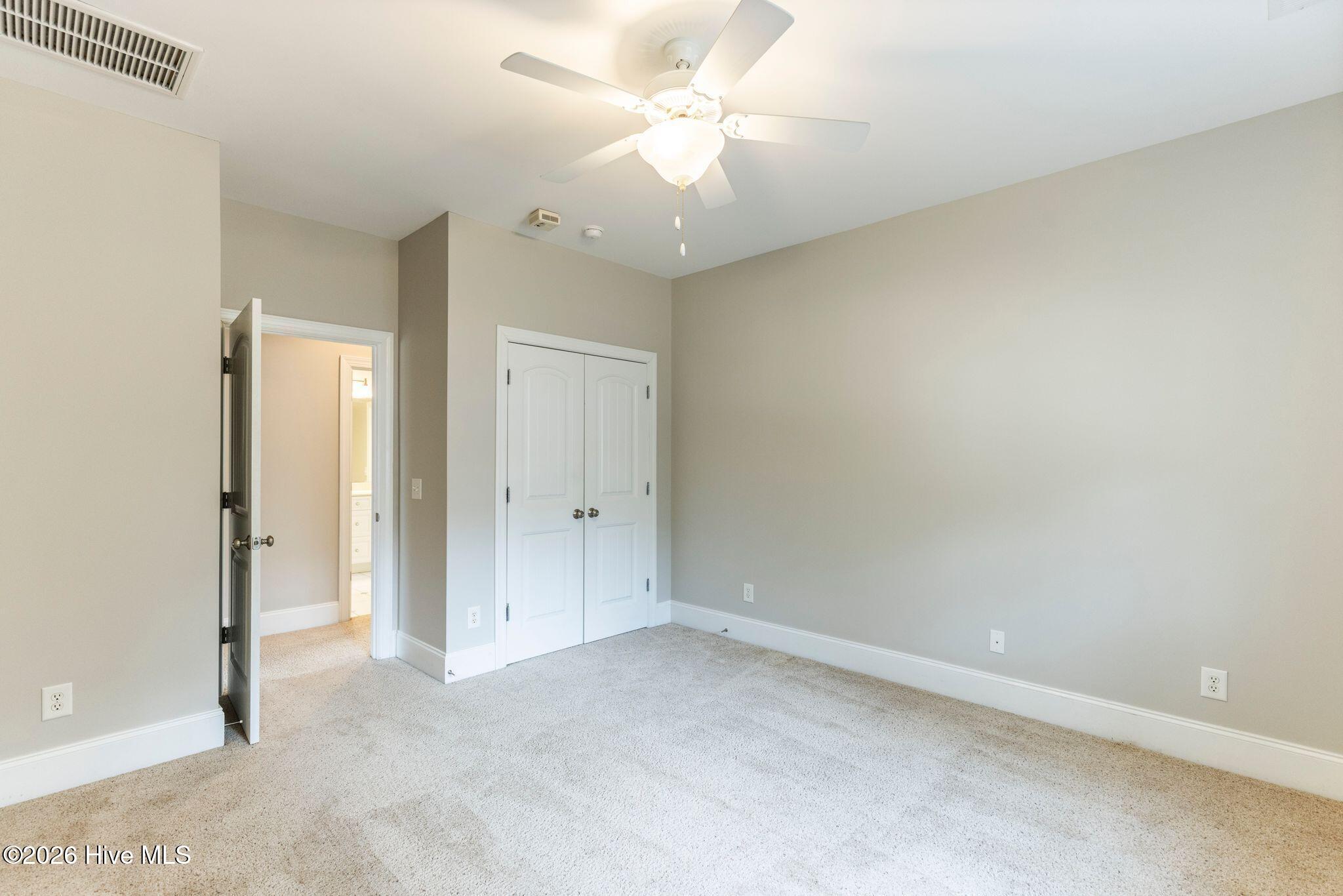 100553307 | Photo 65