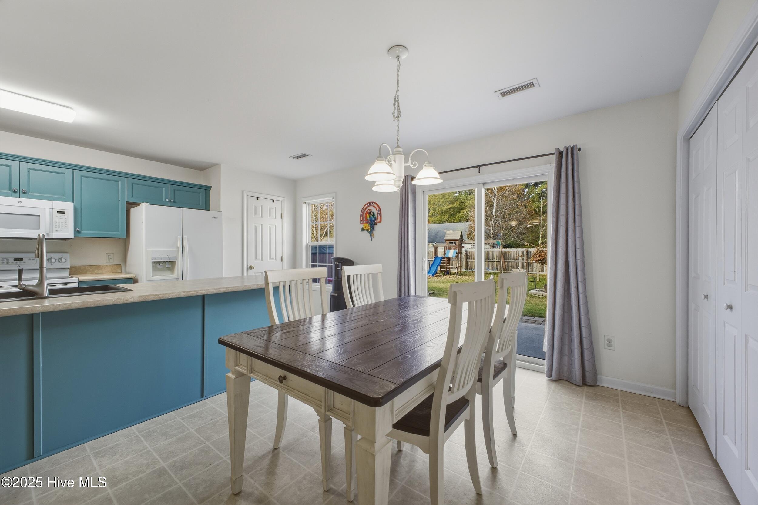 100542313 | Photo 15