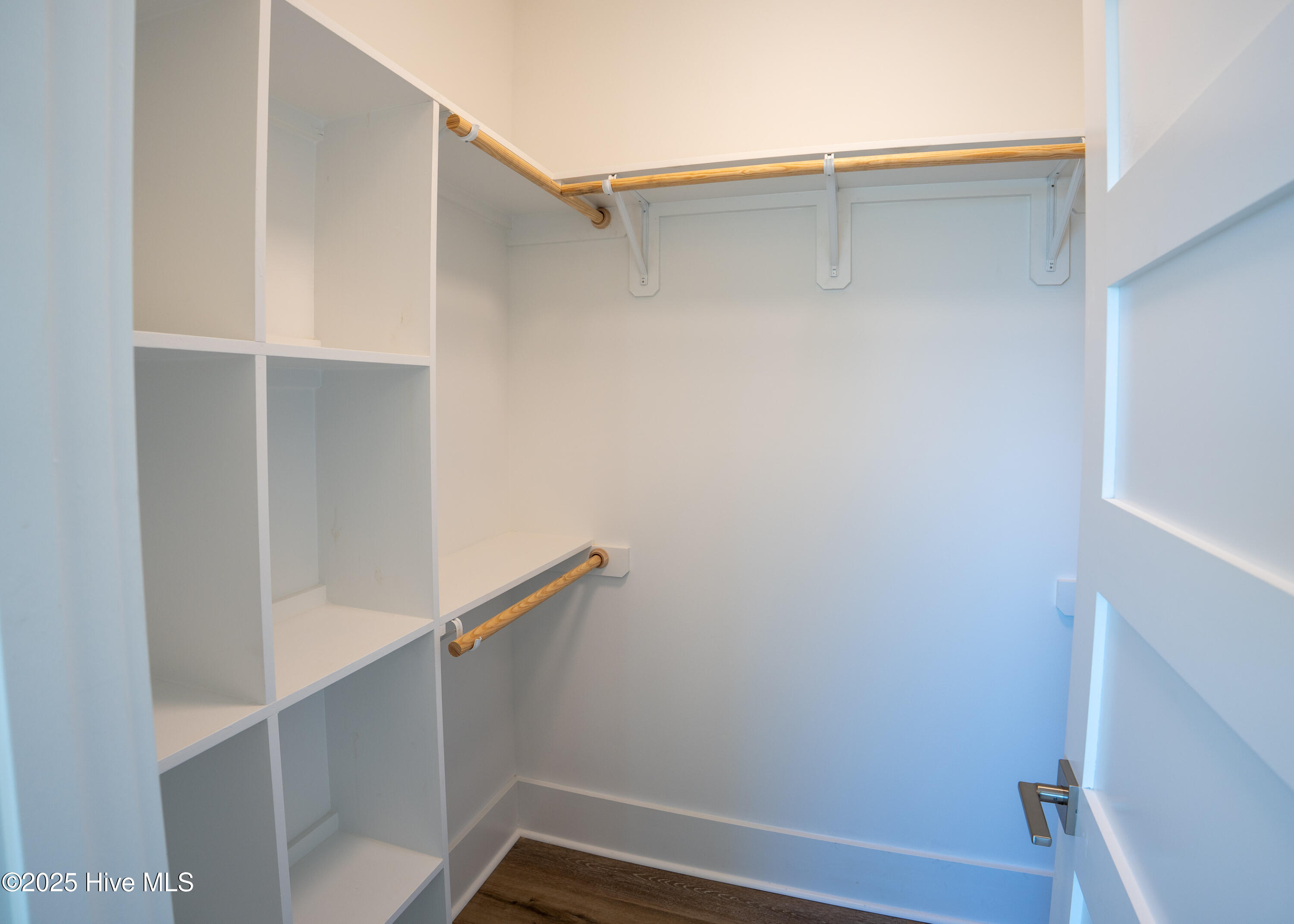 100537376 | Photo 37