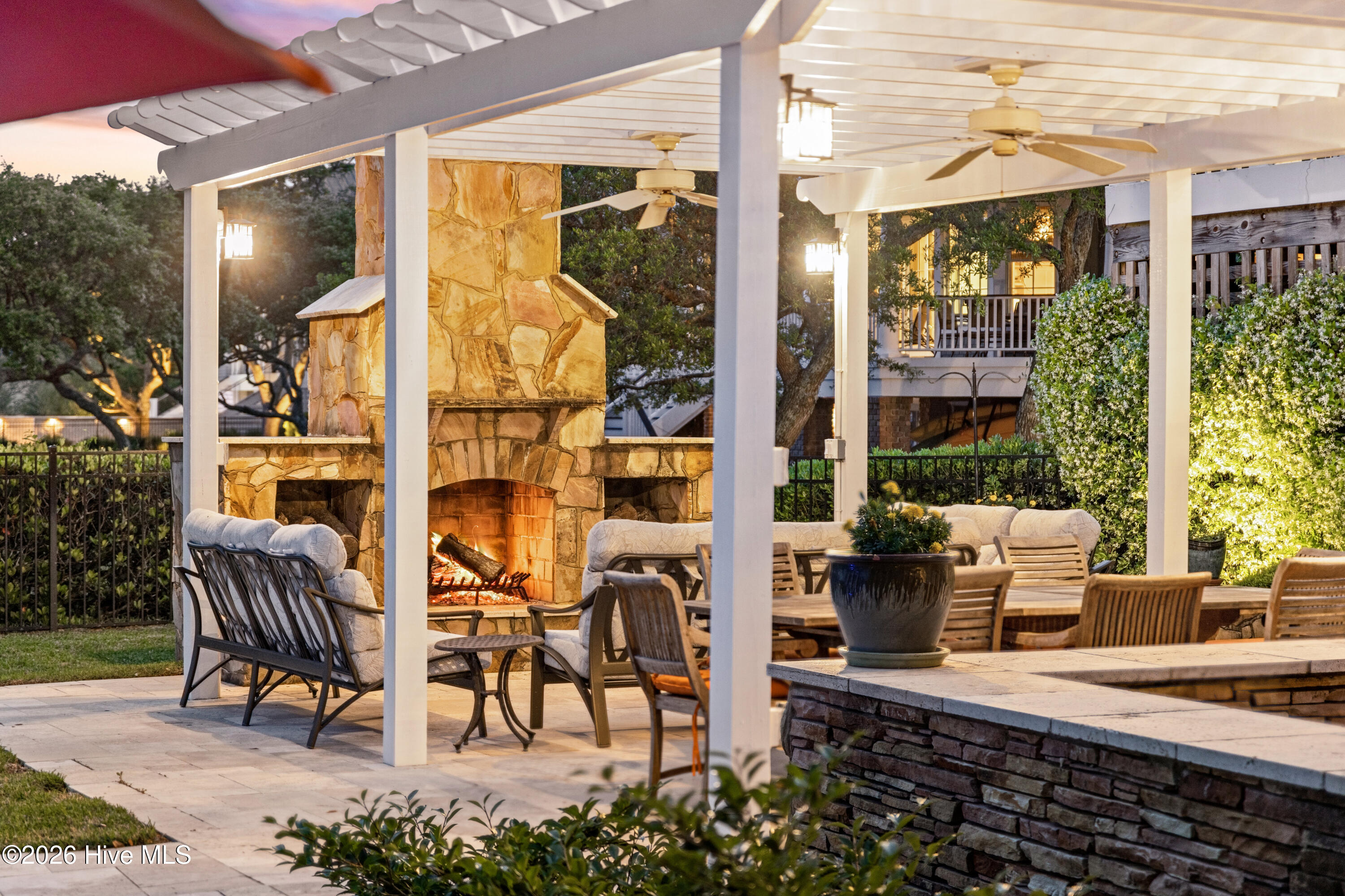 100564058 | Photo 11