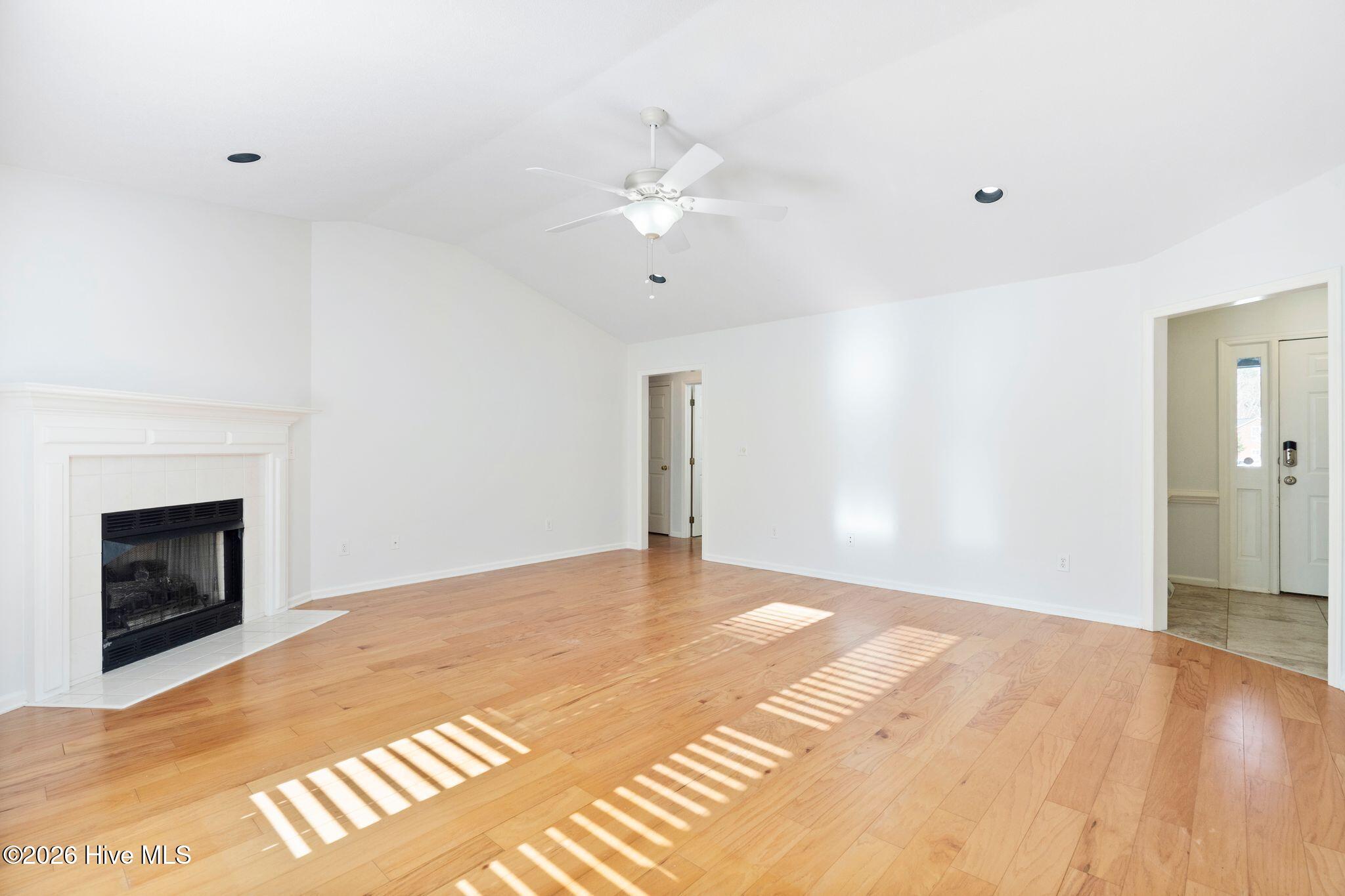 100556381 | Photo 11