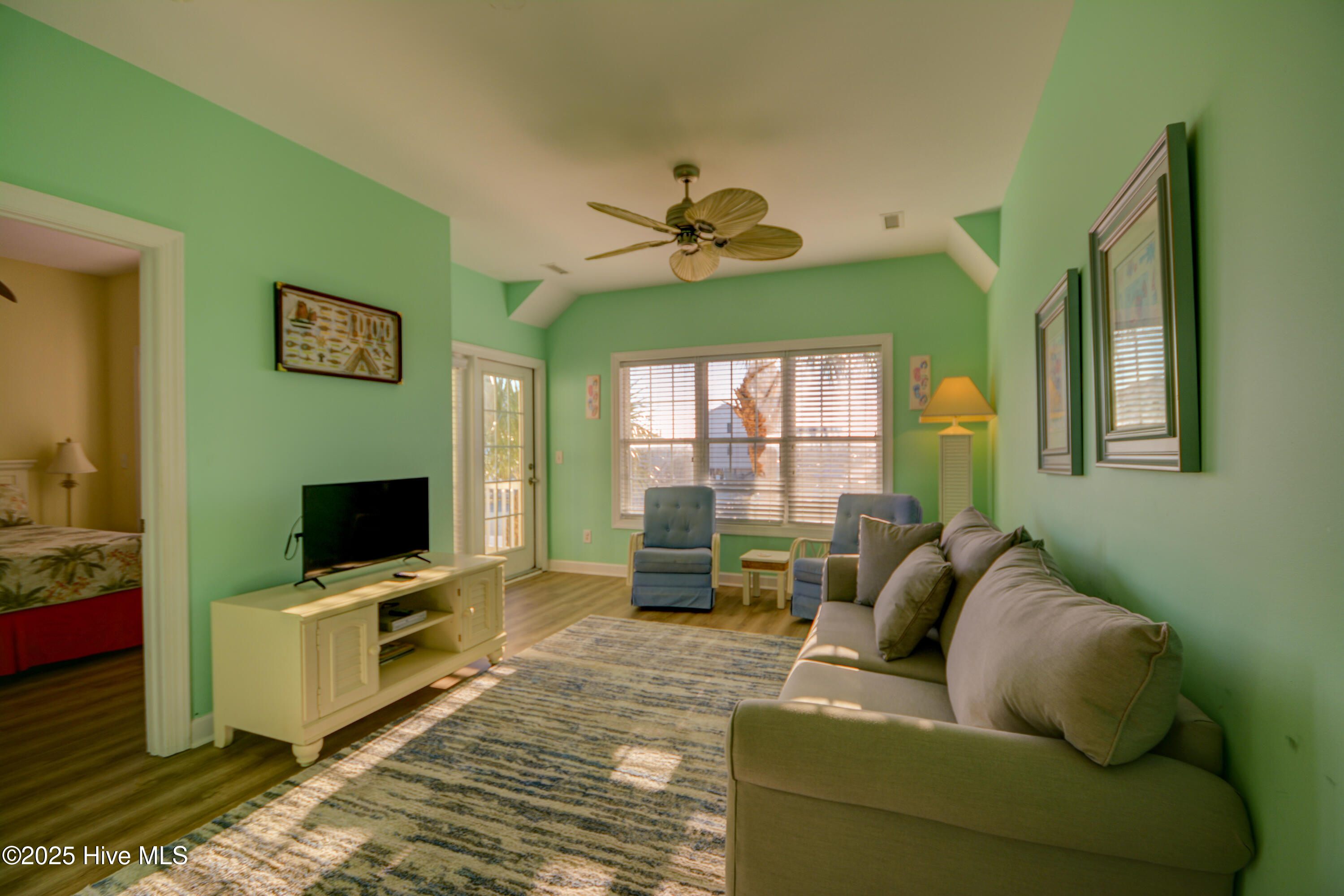 100500481 | Photo 18