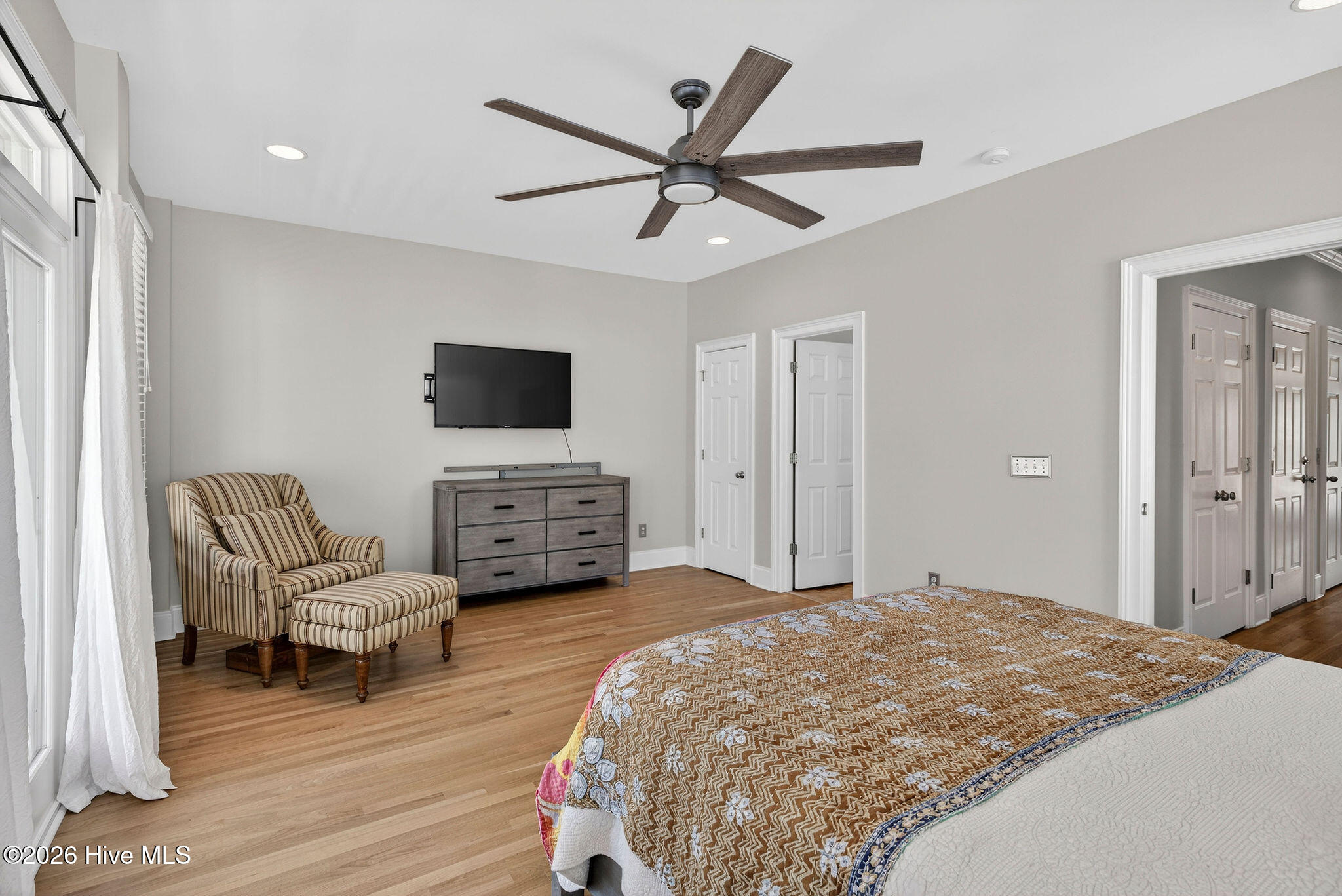 100562225 | Photo 11