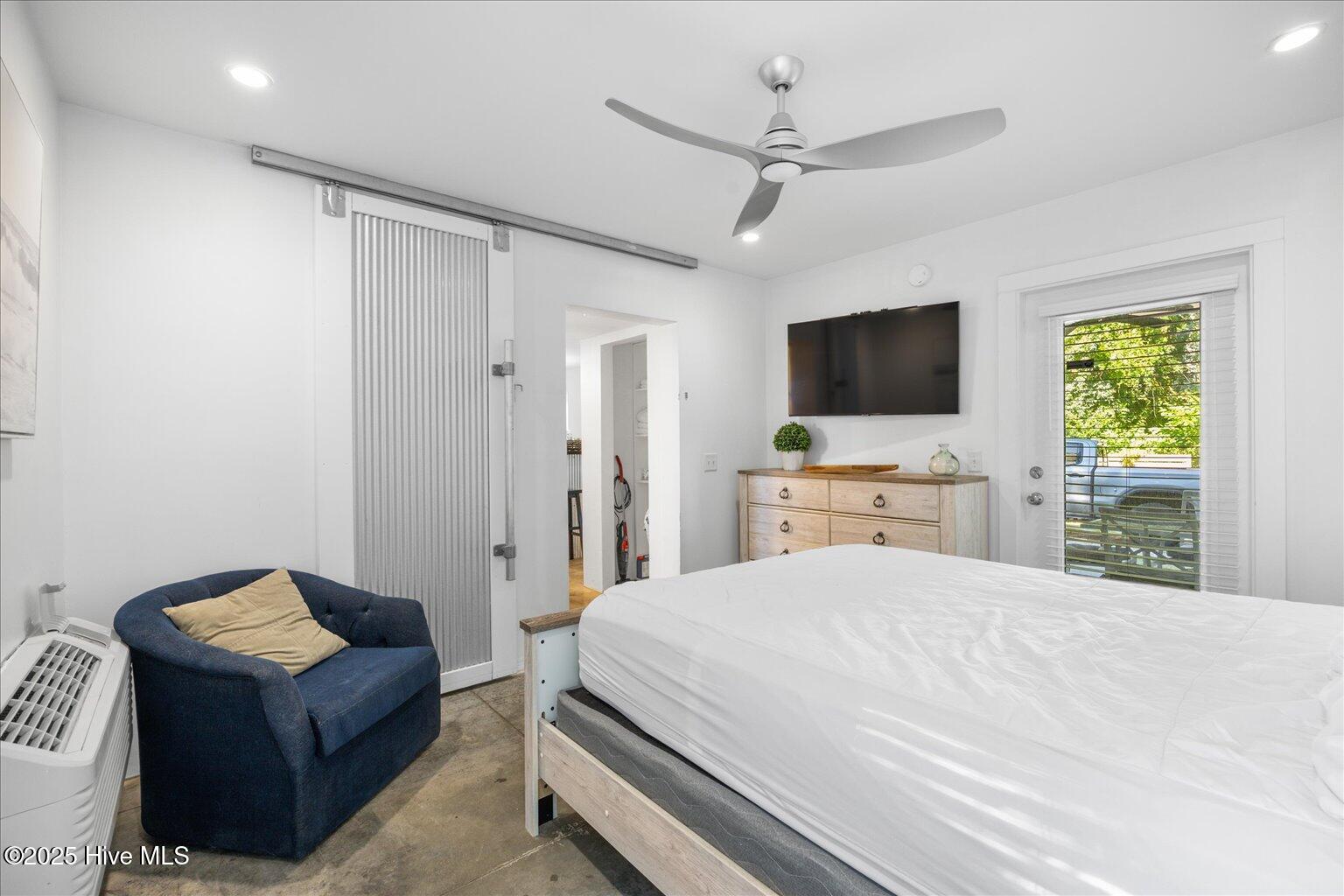 100528295 | Photo 33