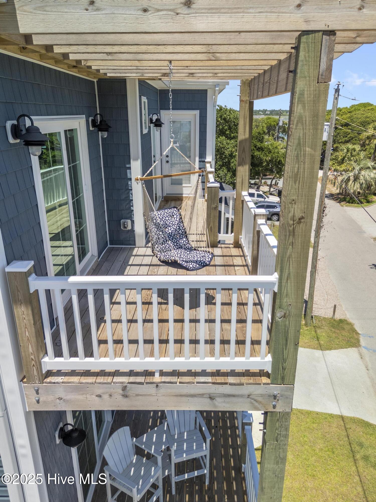 100498543 | Photo 142