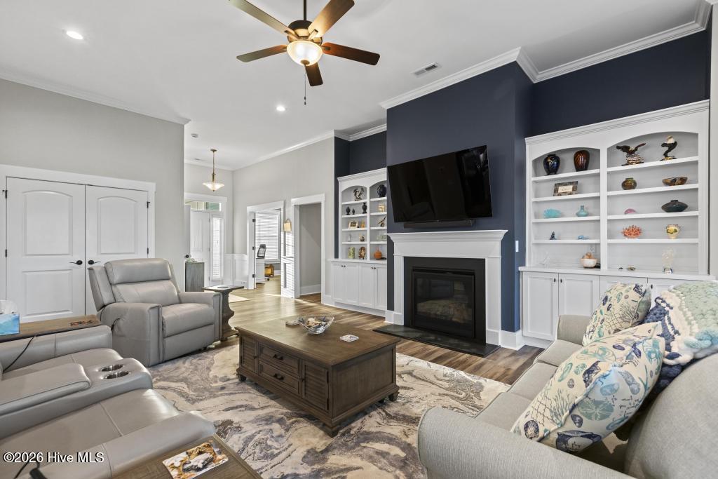 100569844 | Photo 23