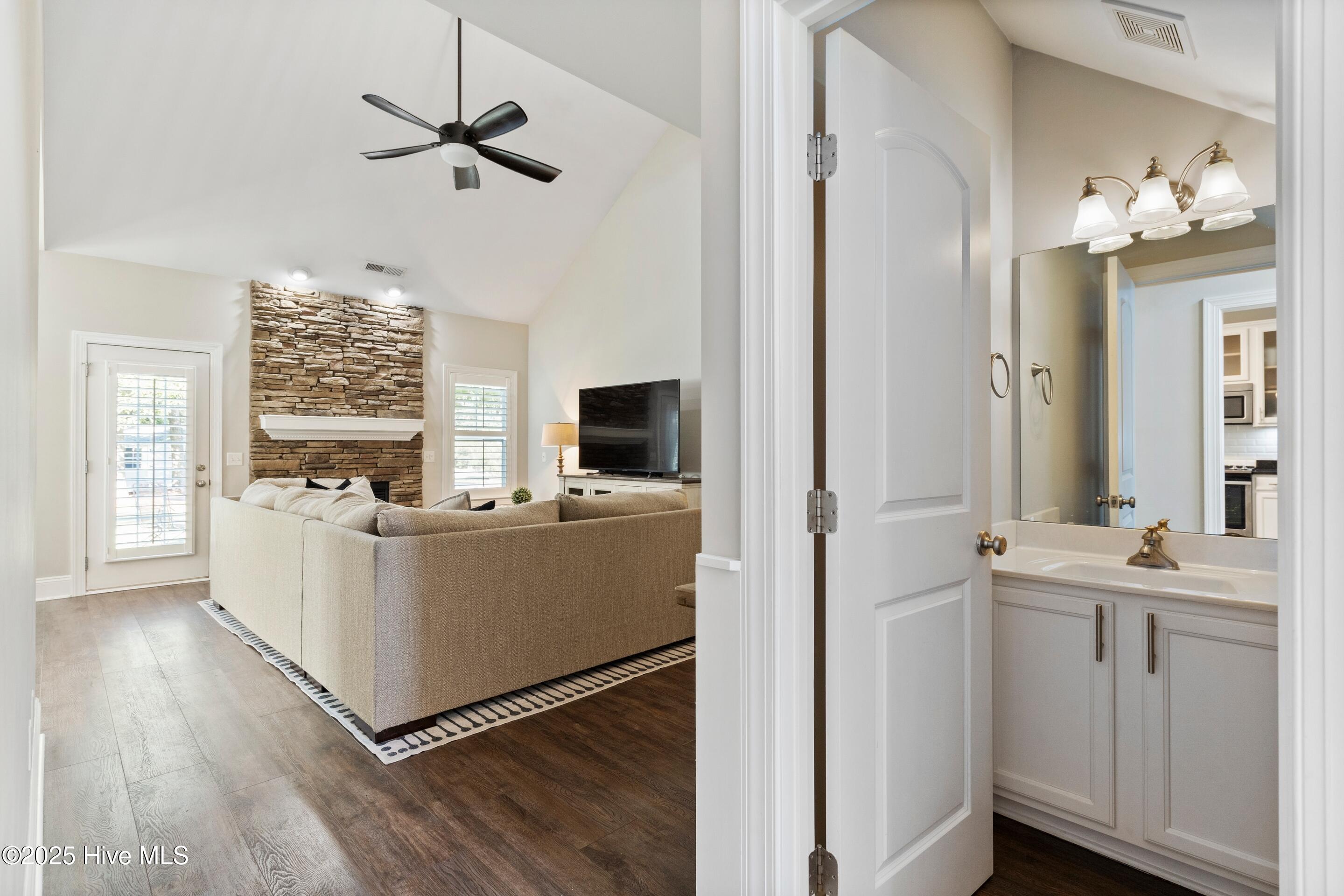 100529495 | Photo 29