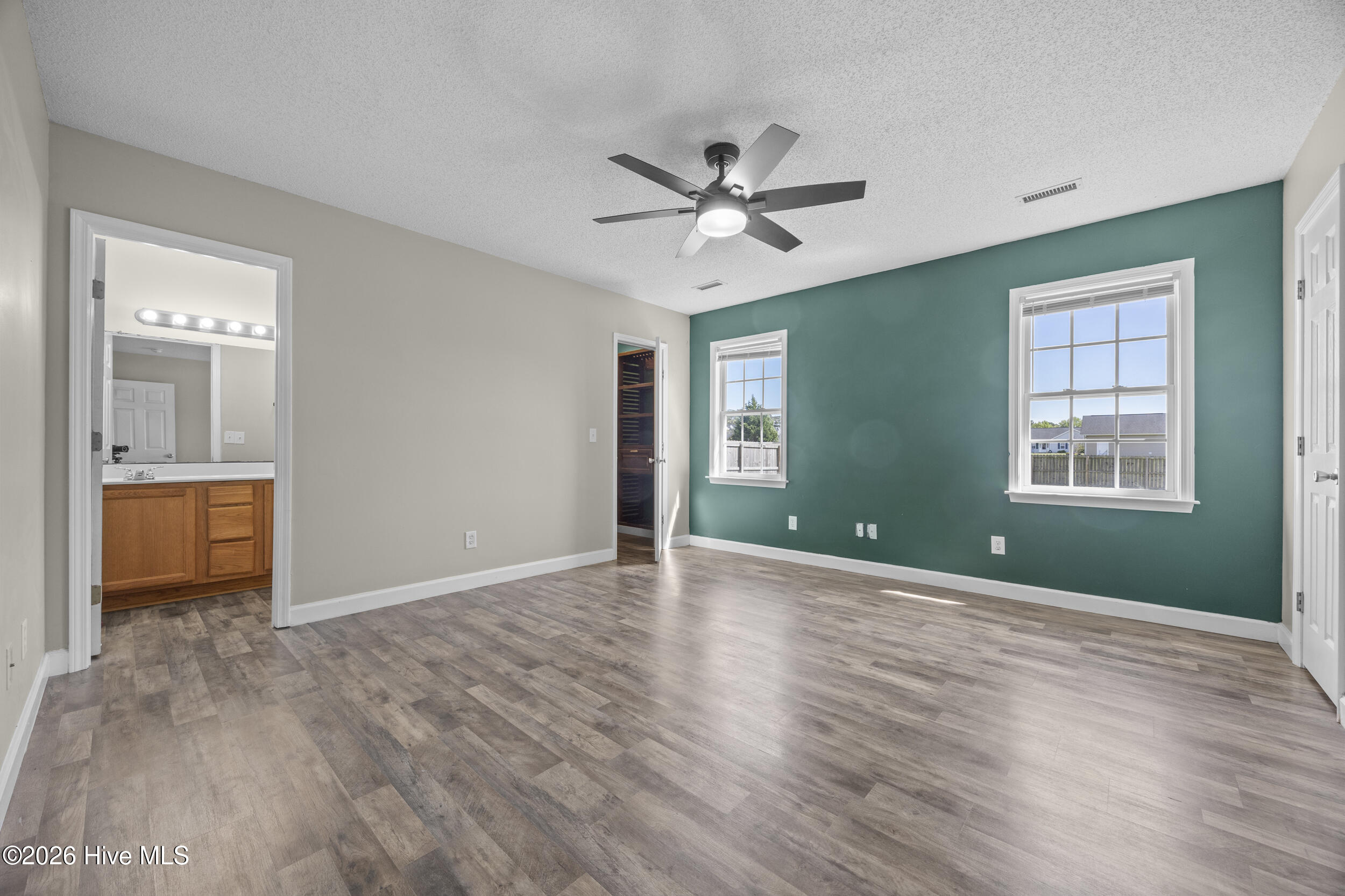 100564039 | Photo 14