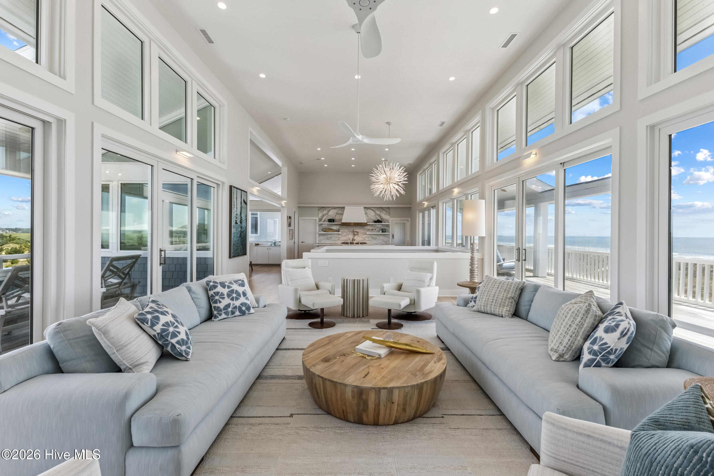 100560711 | Photo 13