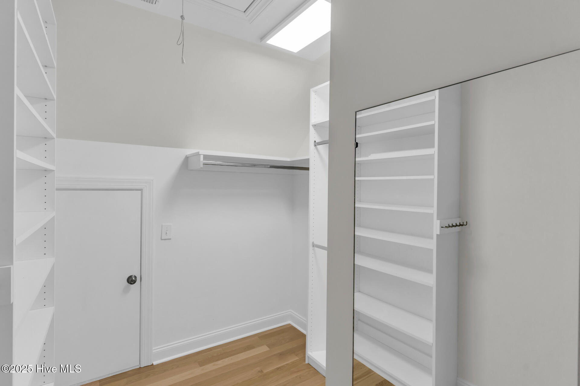 100532167 | Photo 45