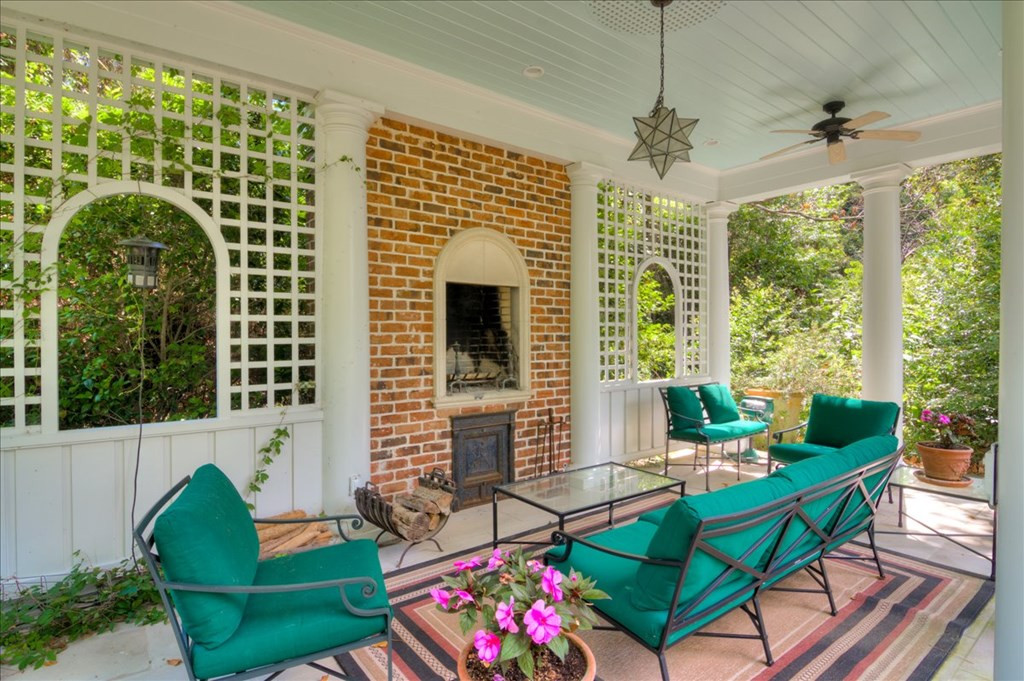 Summer house with fireplace