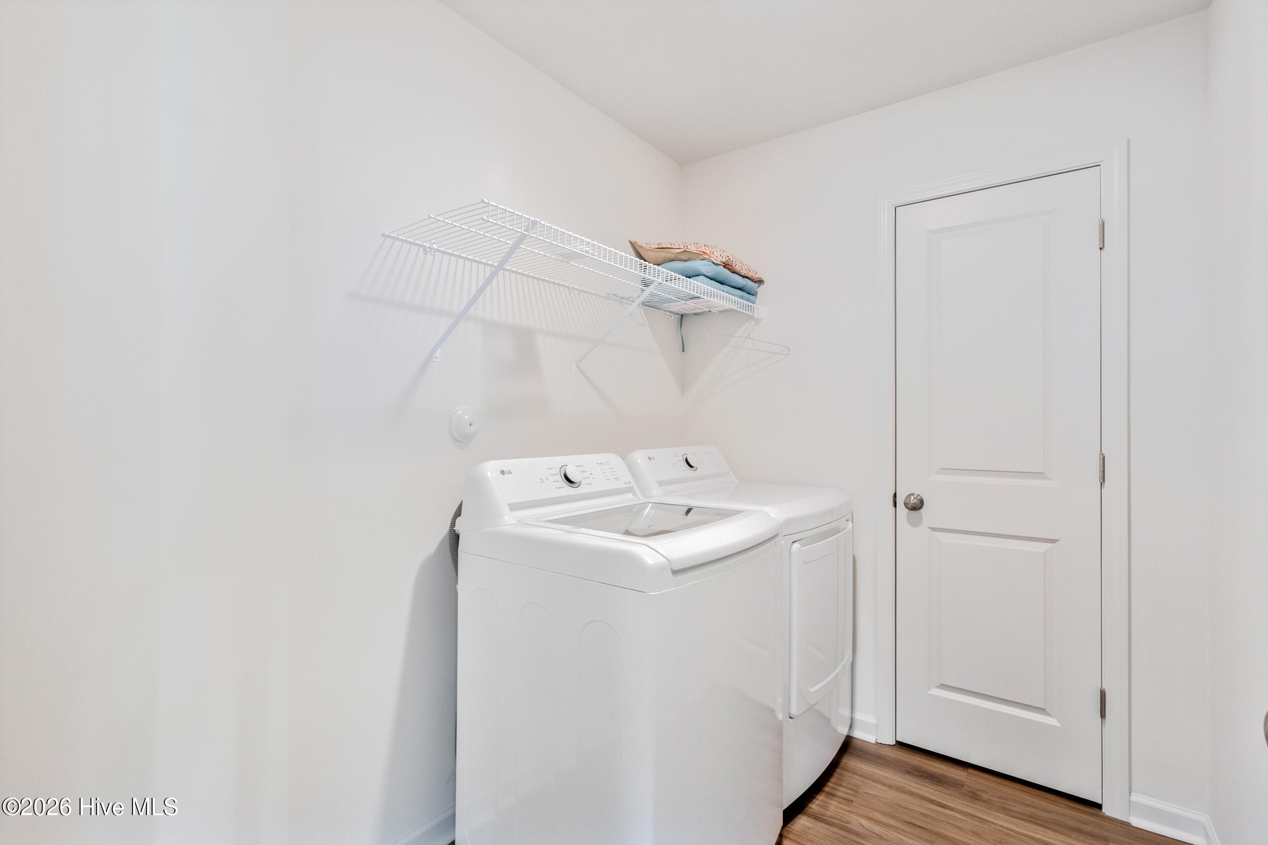 100549319 | Photo 34