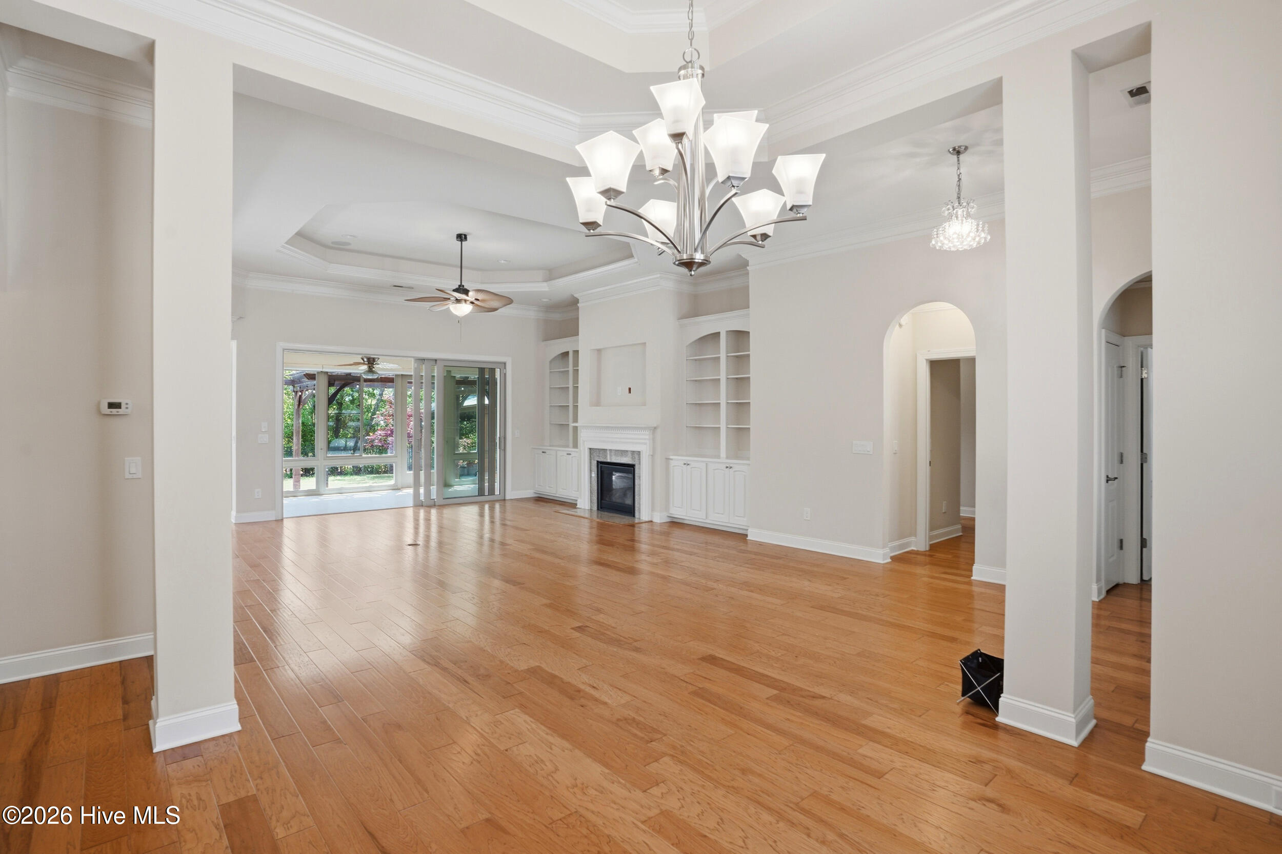 100567048 | Photo 16