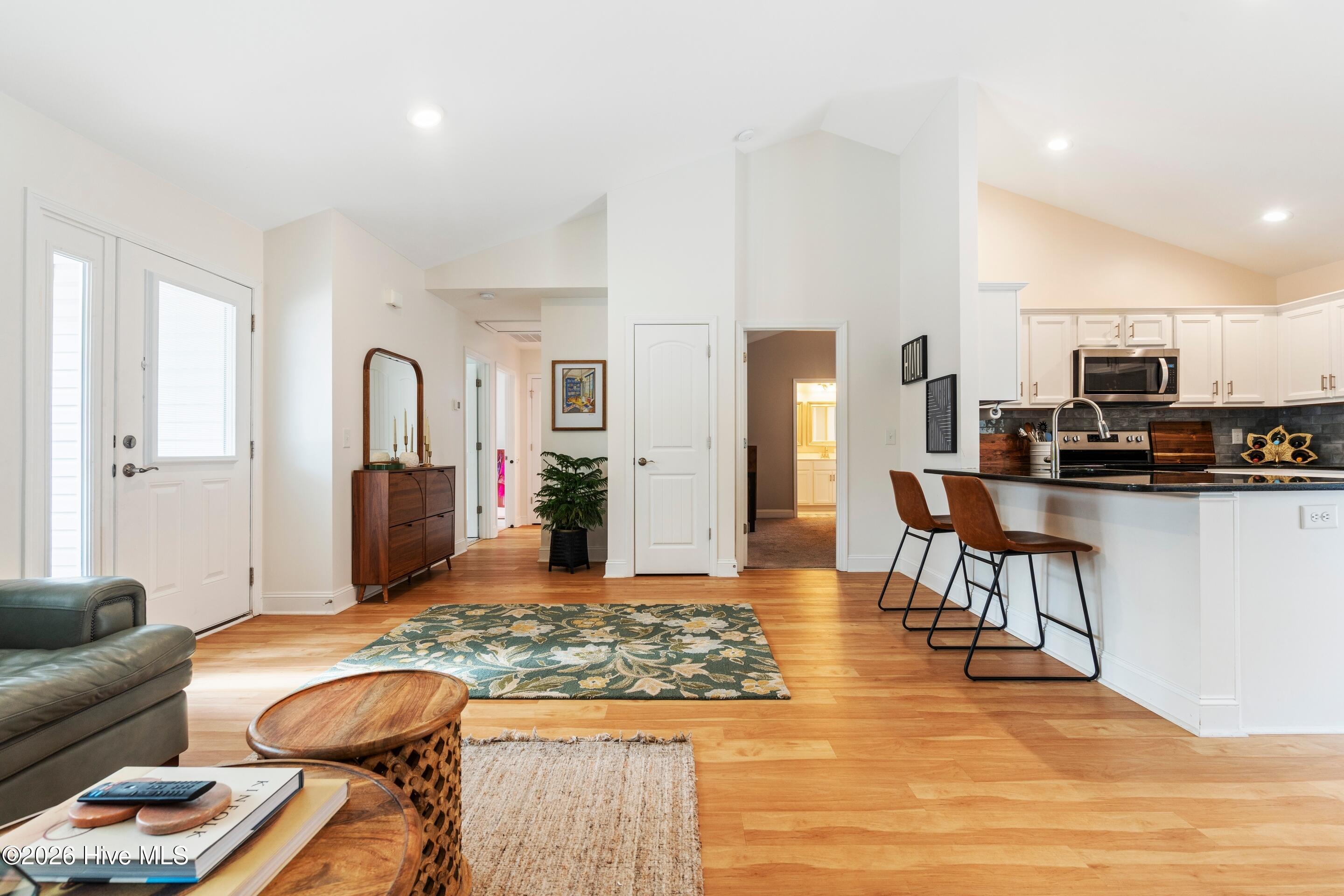 100549435 | Photo 22