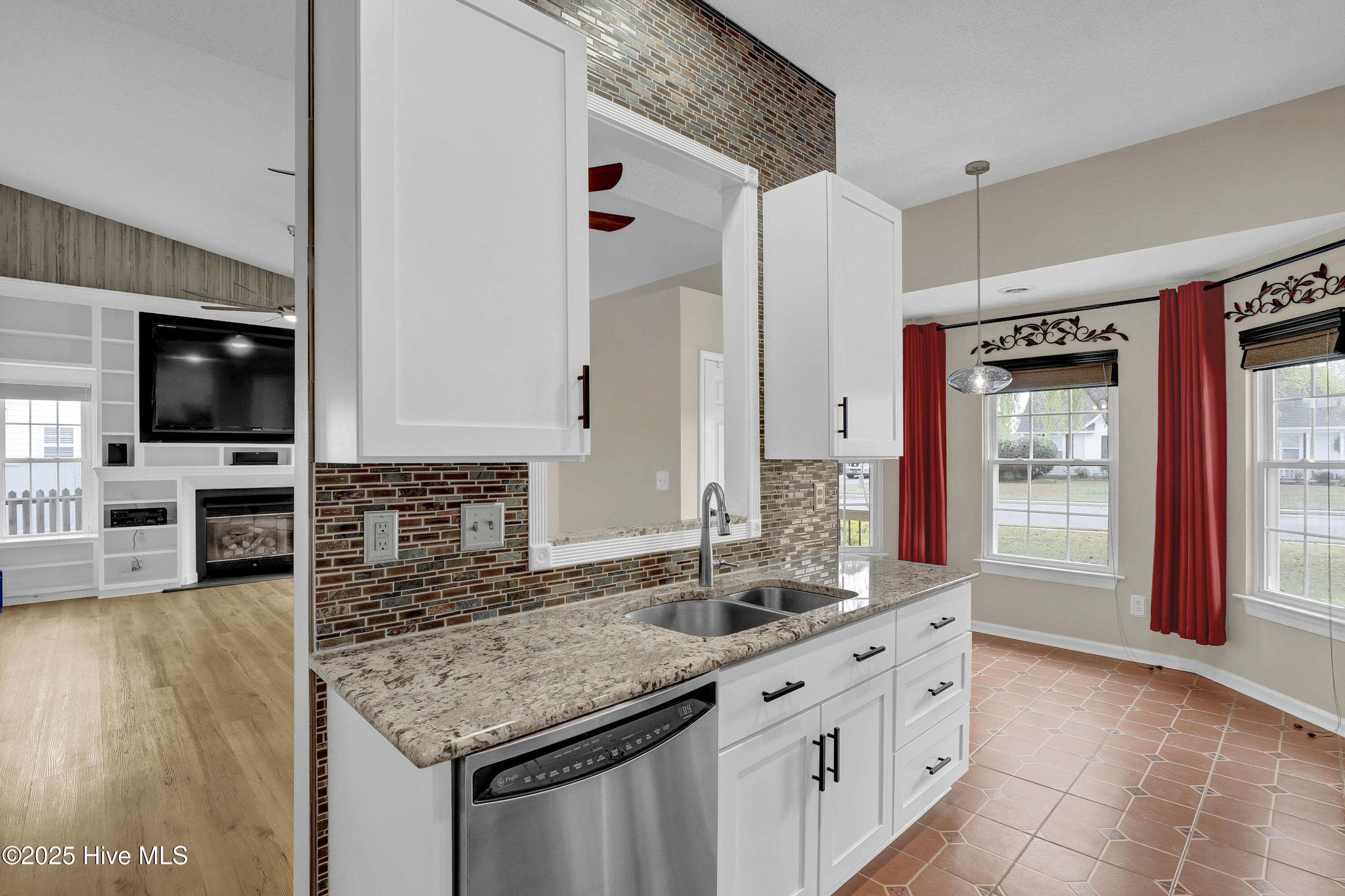 100544168 | Photo 11