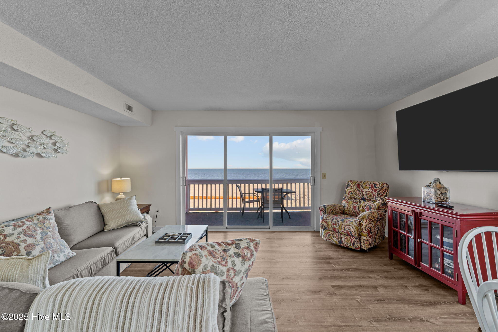 100534887 | Photo 17