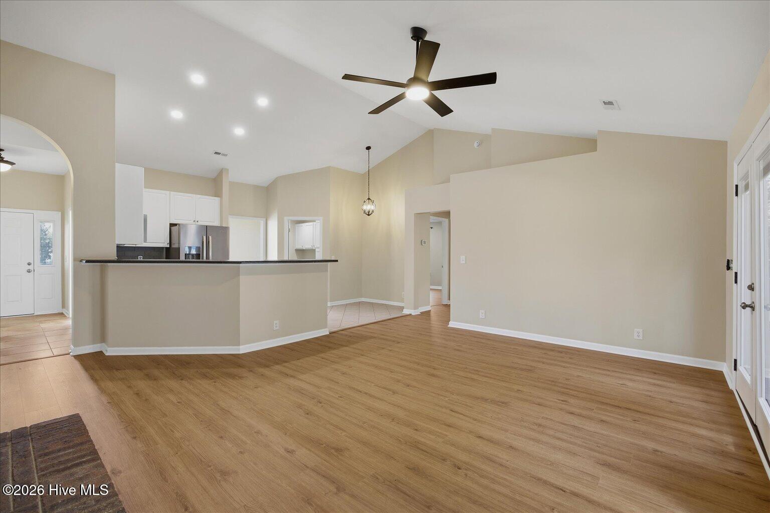 100564069 | Photo 10