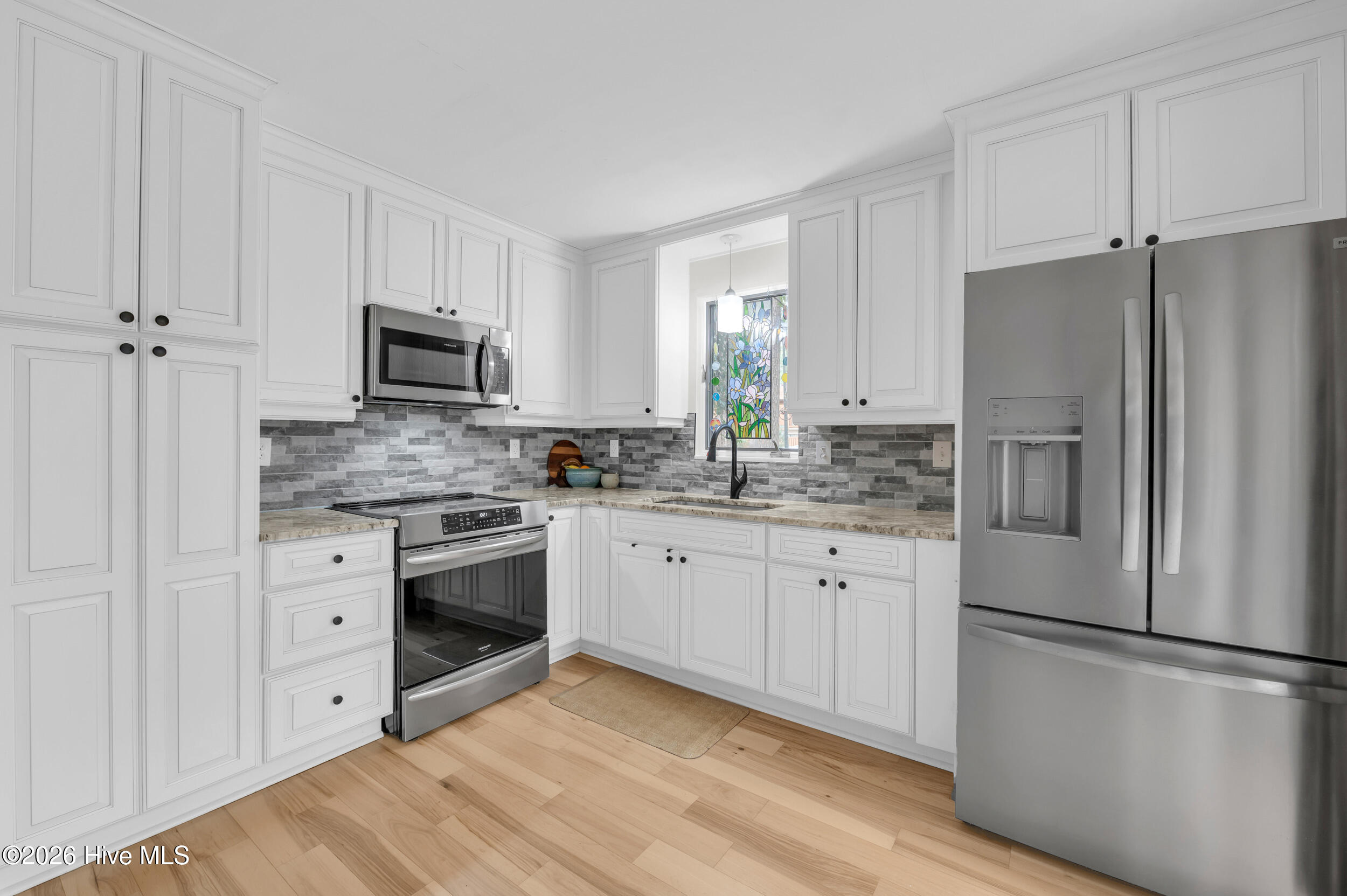 100549409 | Photo 12