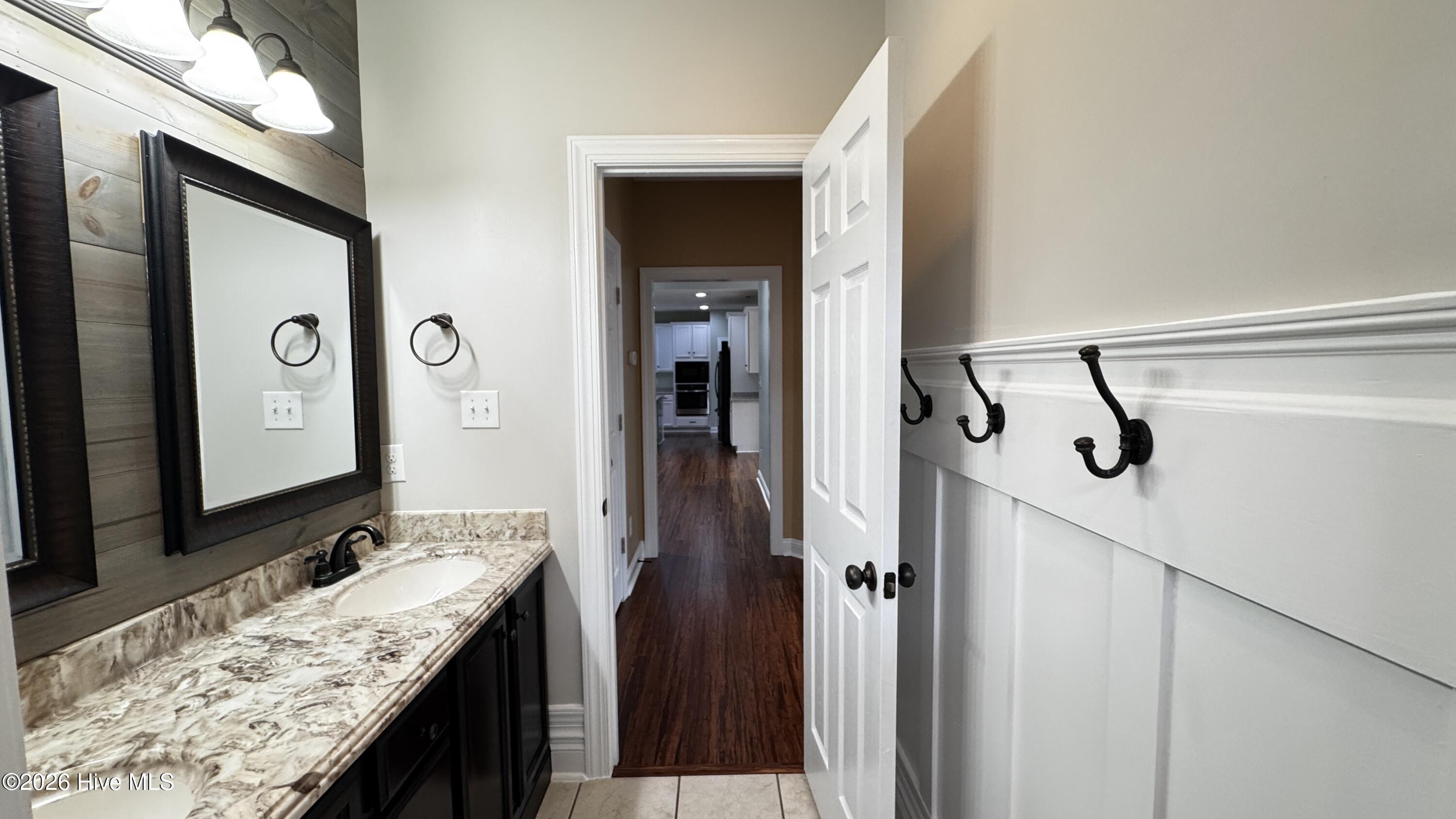 100565264 | Photo 24