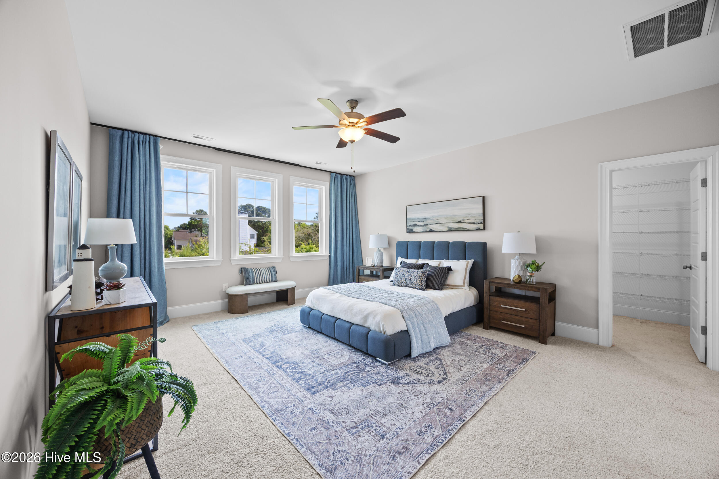 100567603 | Photo 26