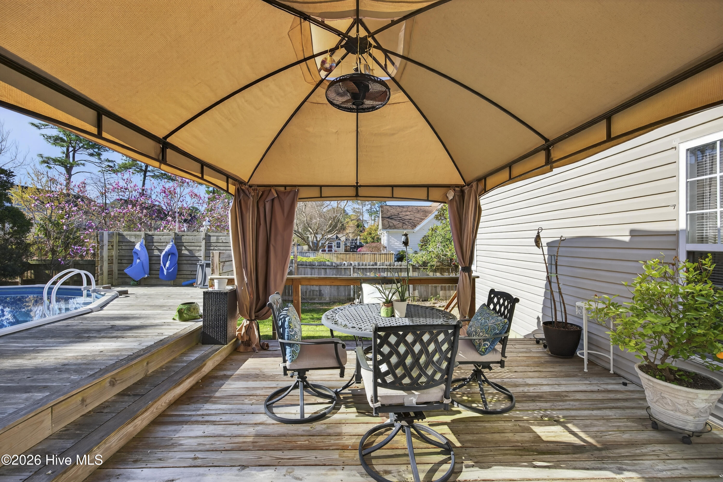 100560276 | Photo 30