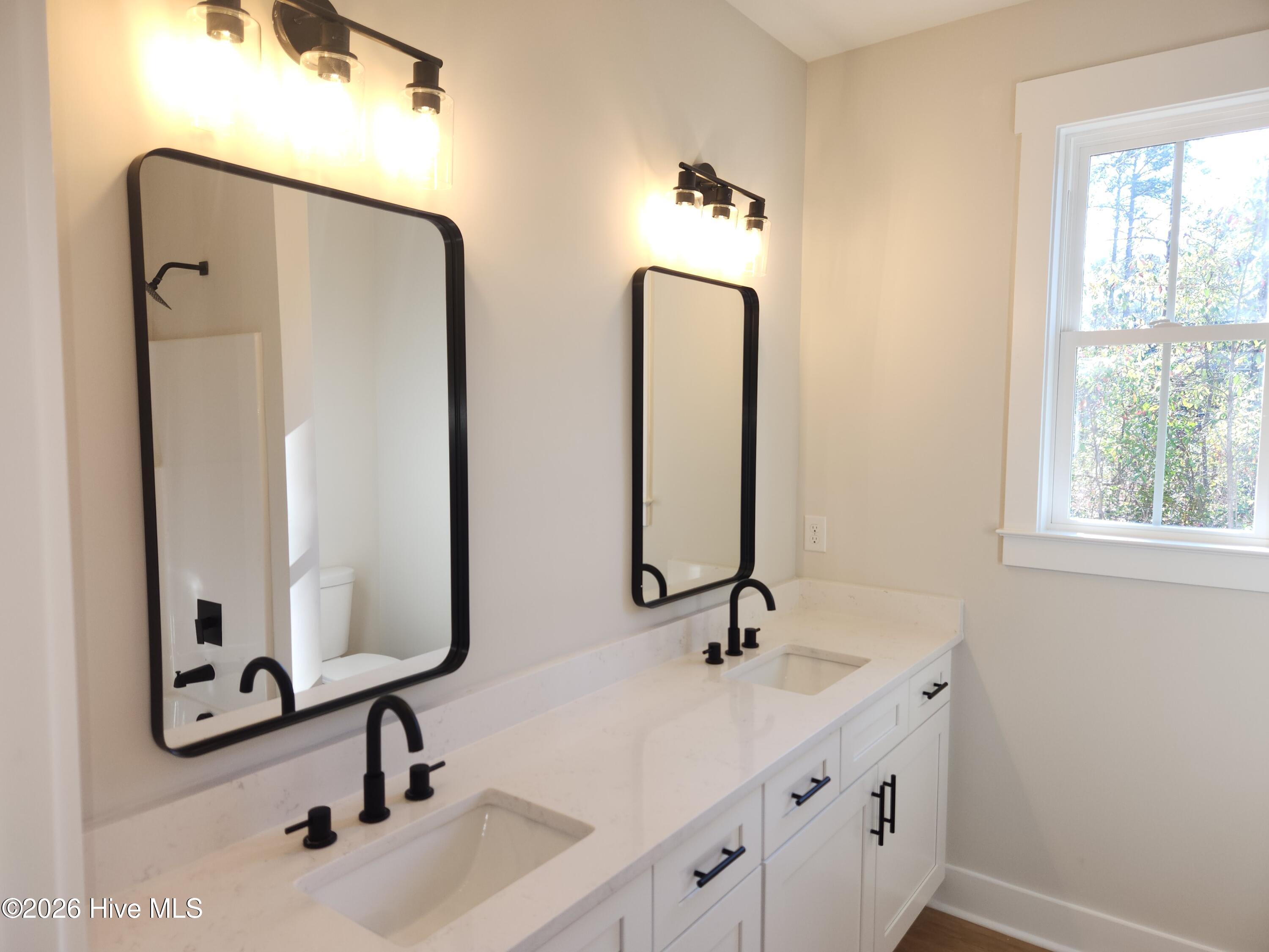 100547826 | Photo 34