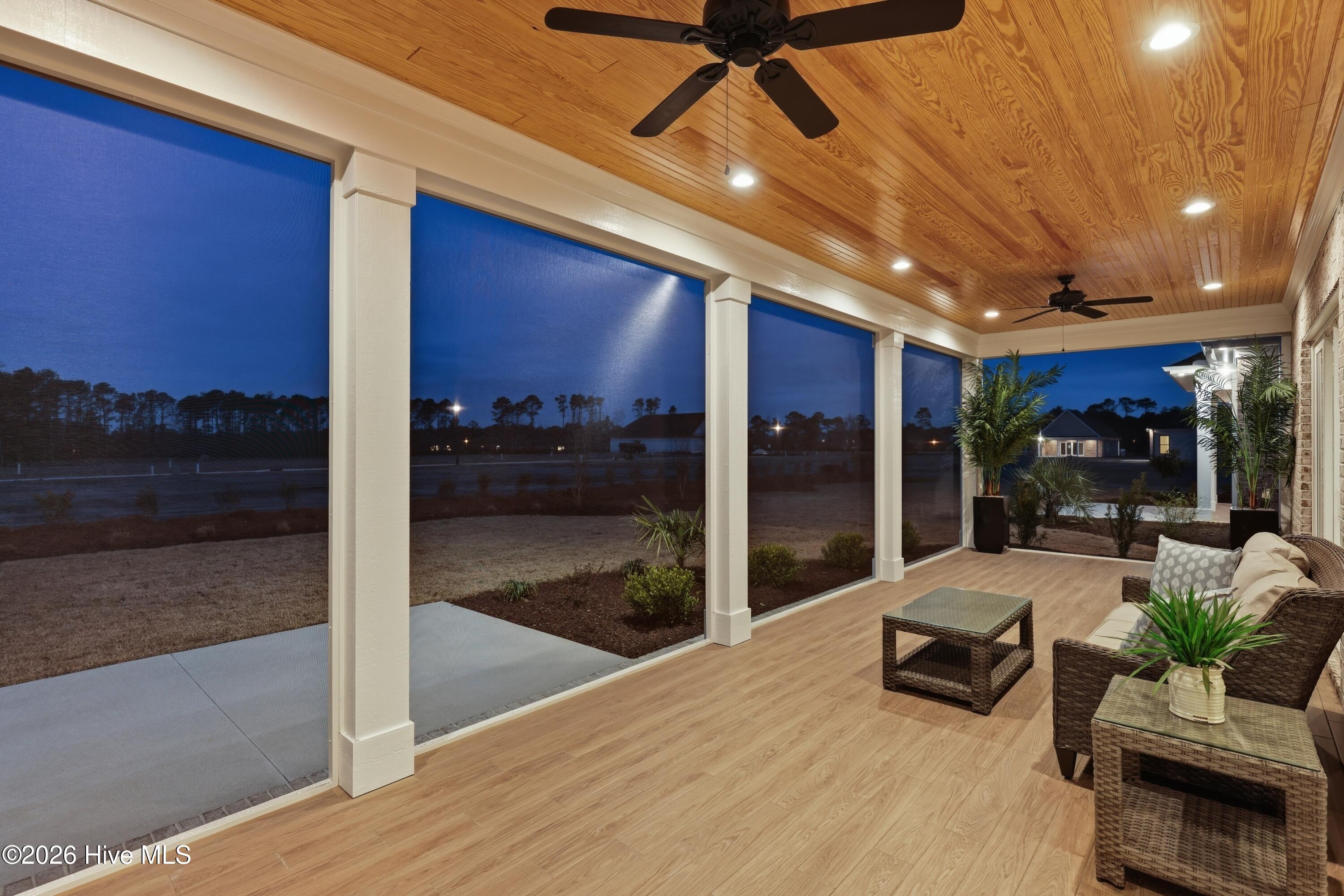 100537970 | Photo 44