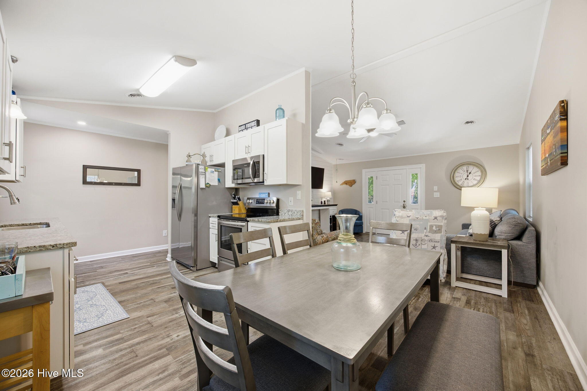 100569426 | Photo 29