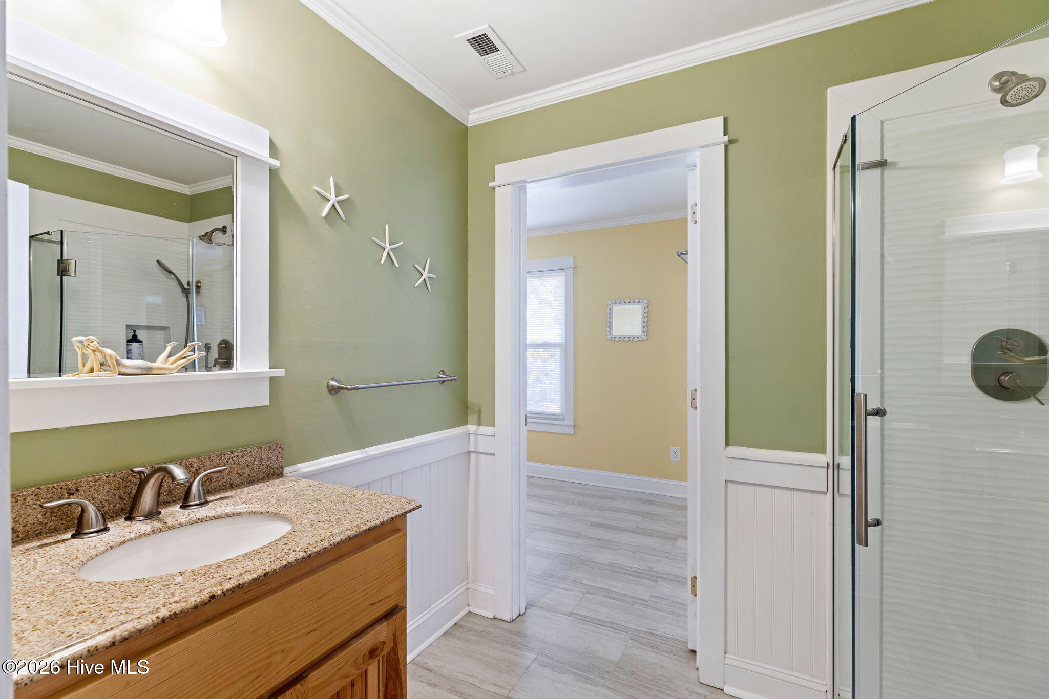 100557713 | Photo 30