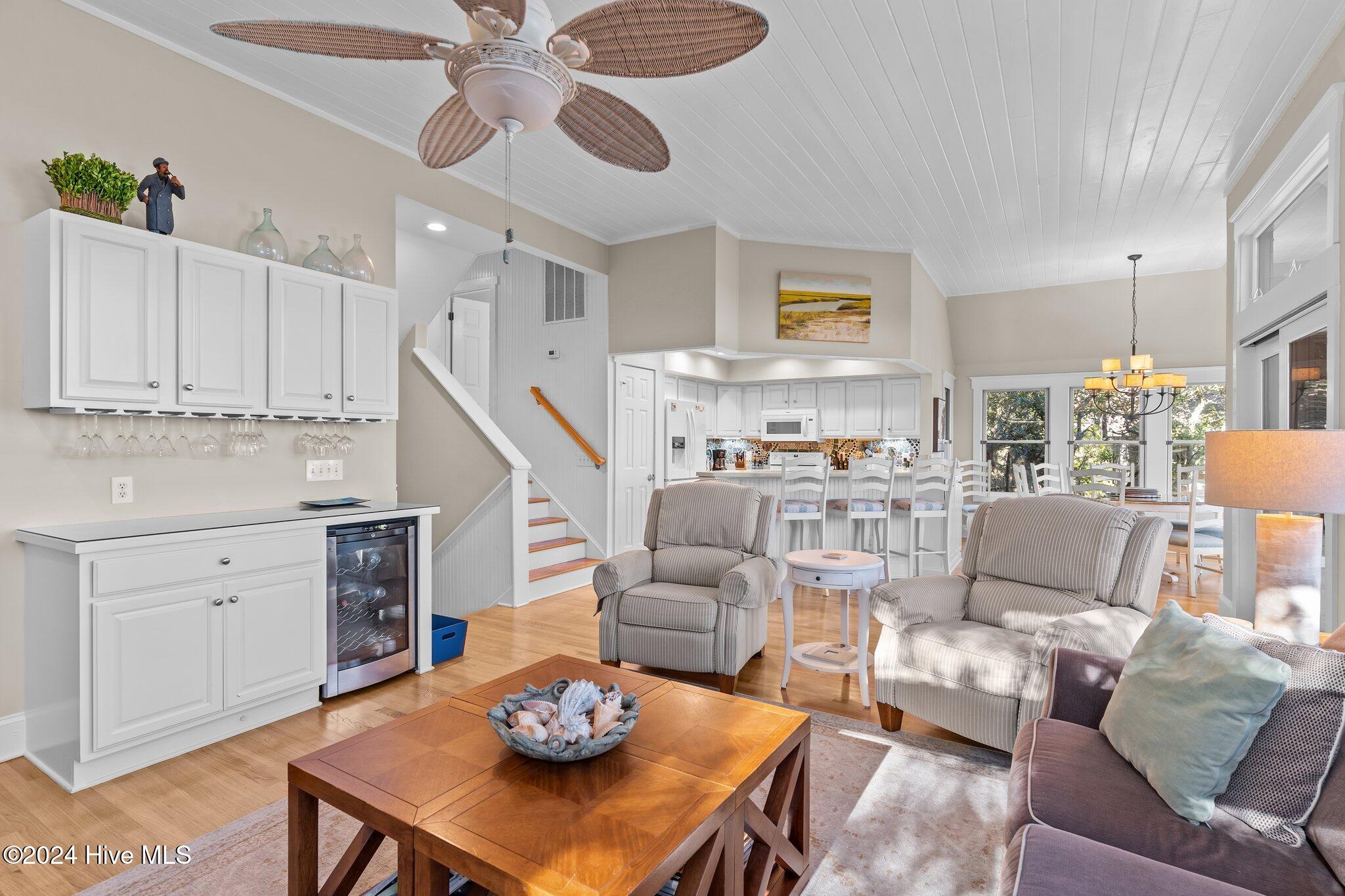 100477825 | Photo 11