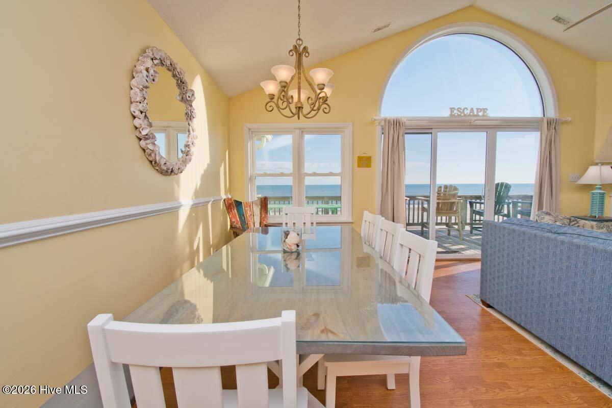 100563805 | Photo 11