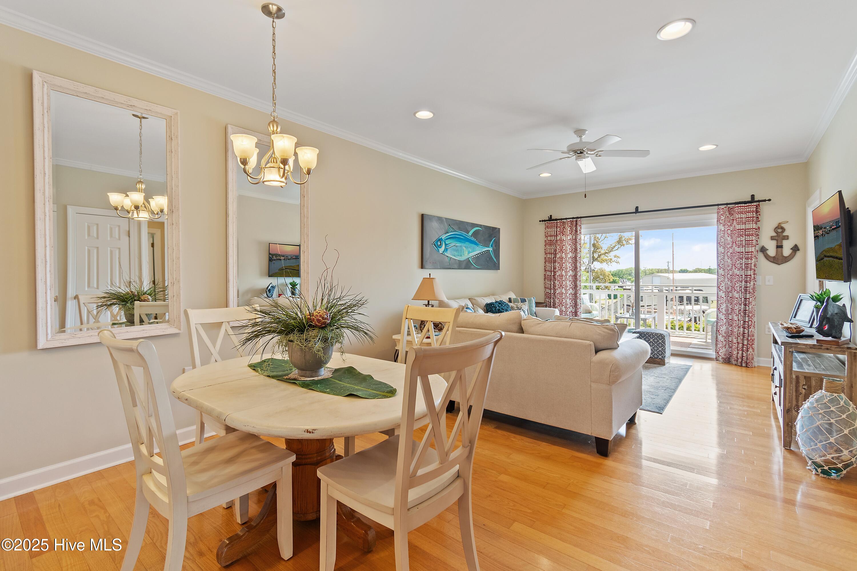 100502983 | Photo 13