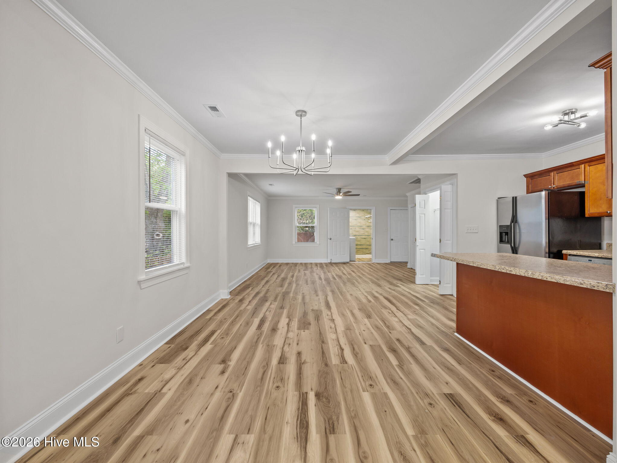 100568668 | Photo 16