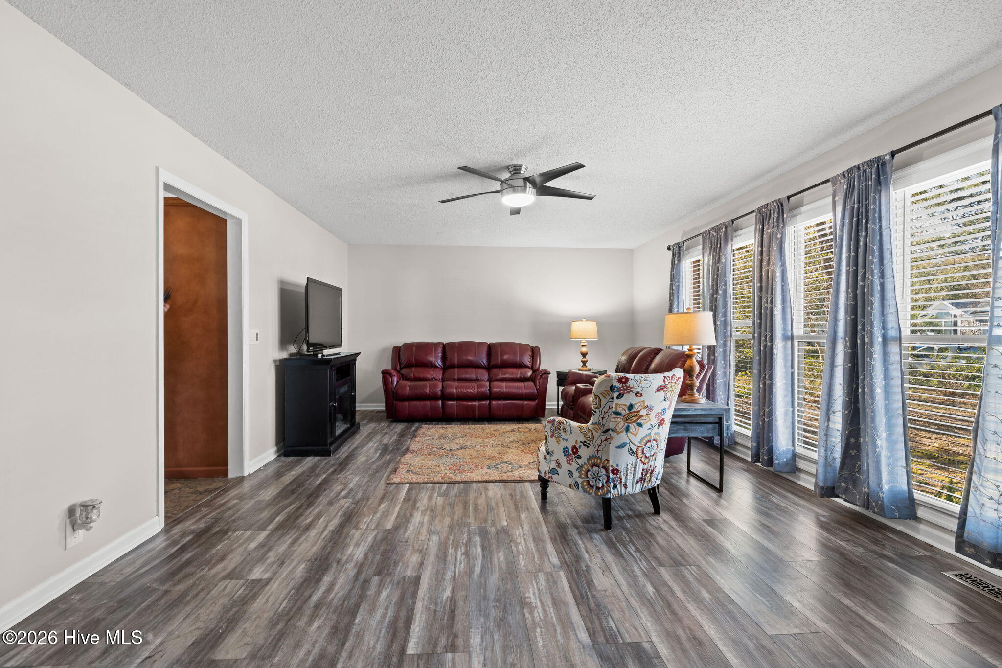 100562881 | Photo 11