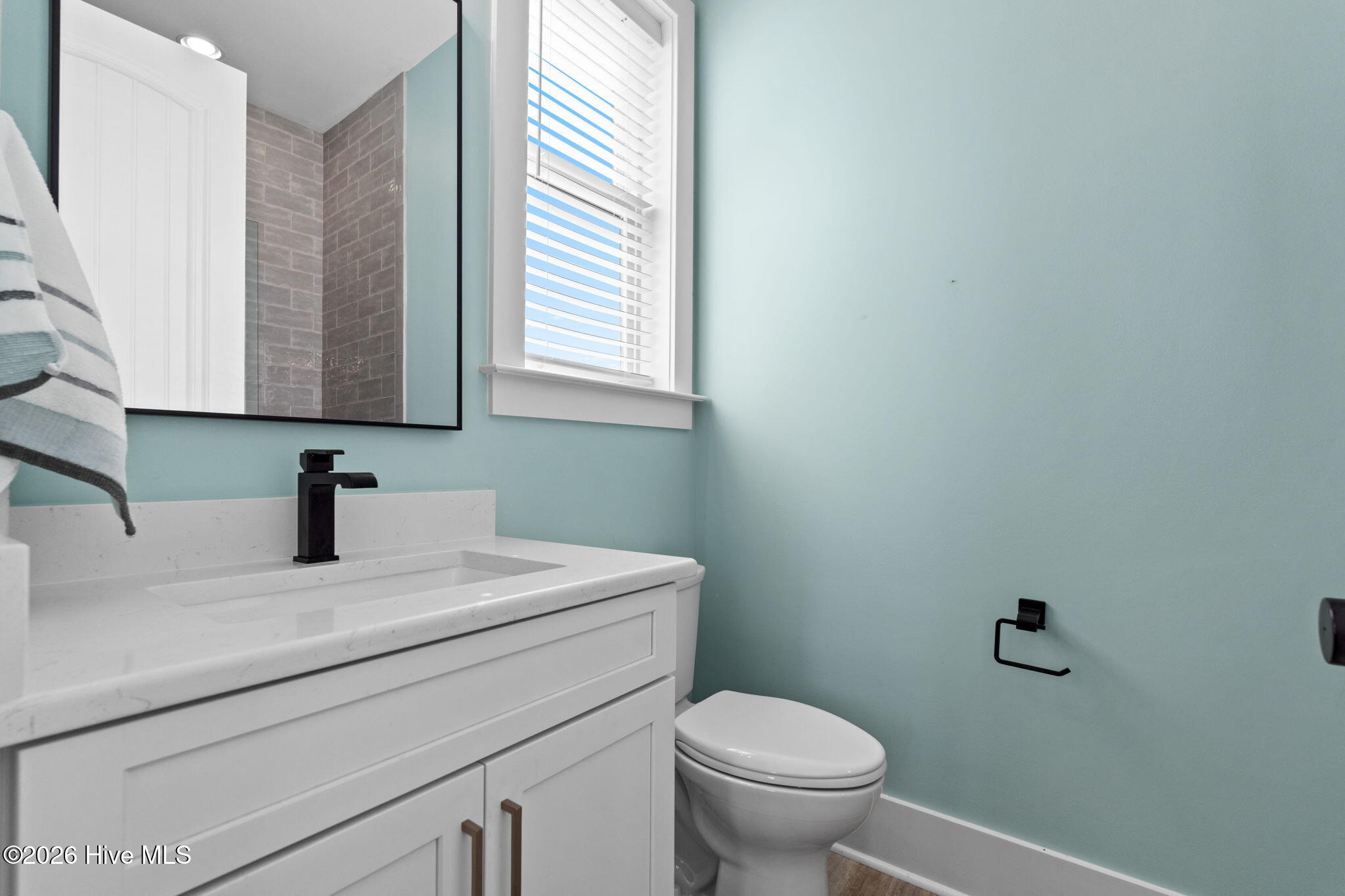 100564964 | Photo 33