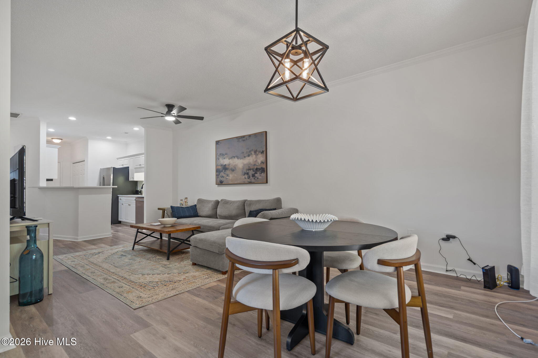 100569806 | Photo 10