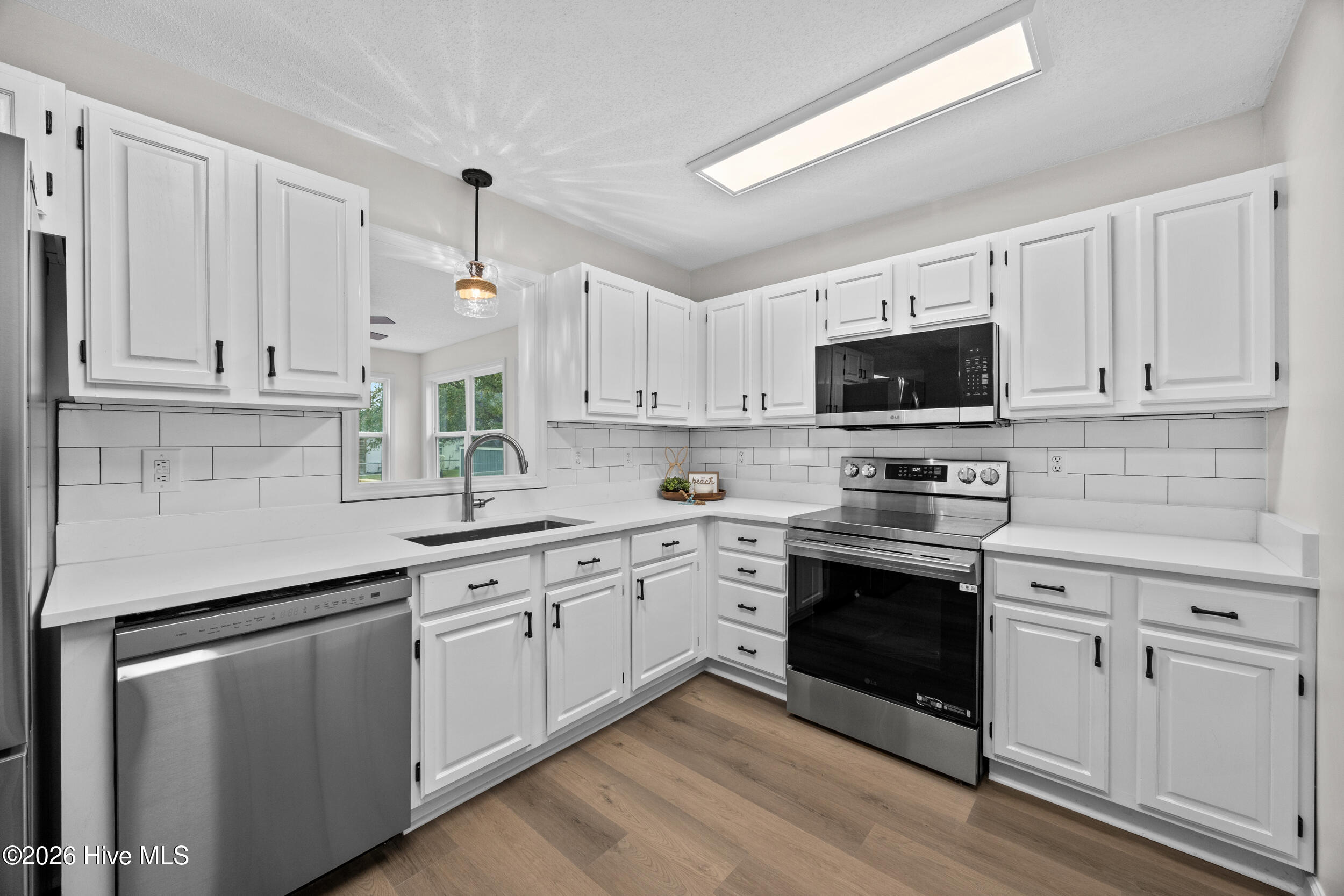 100559146 | Photo 24