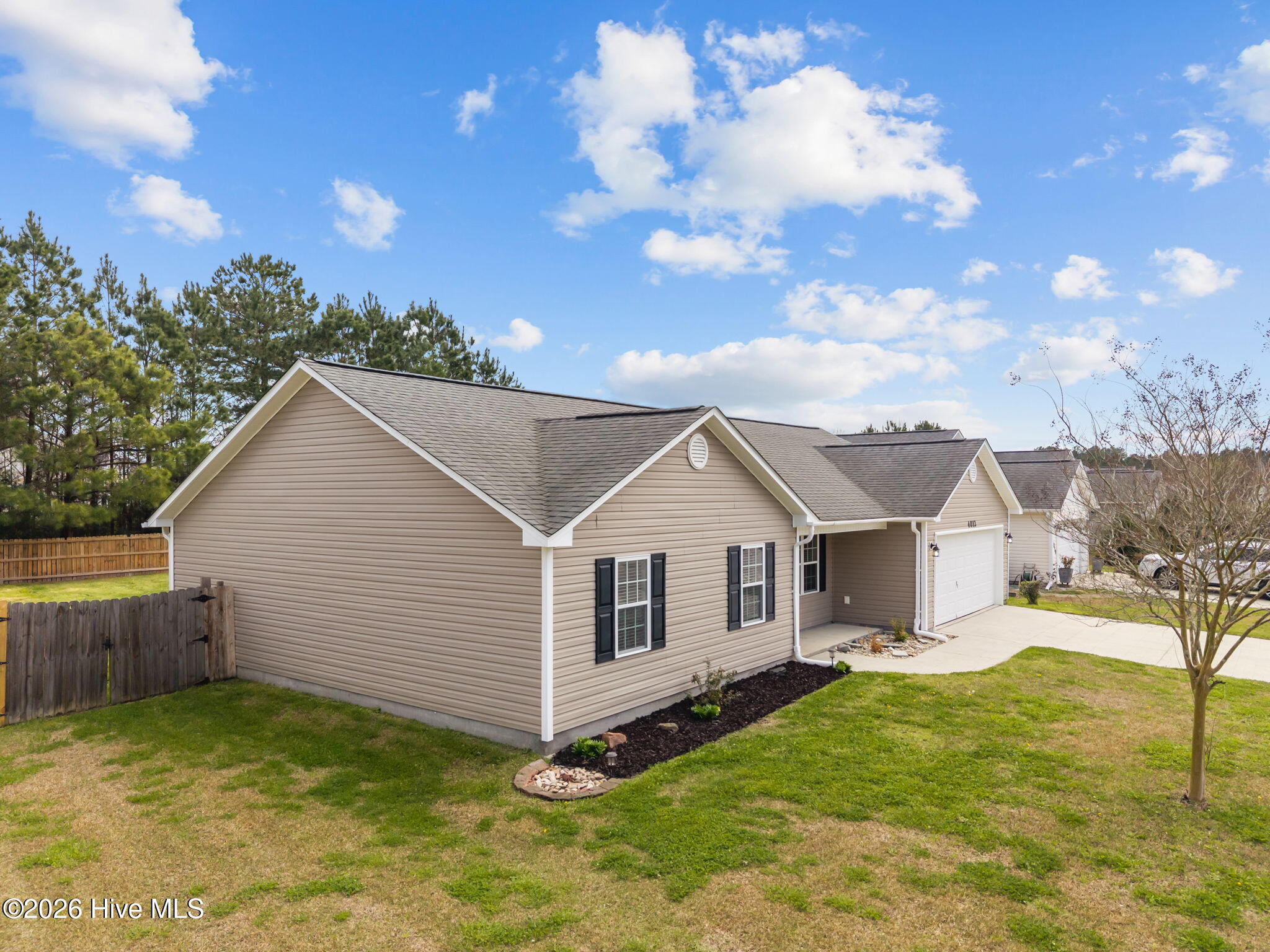 100561505 | Photo 35