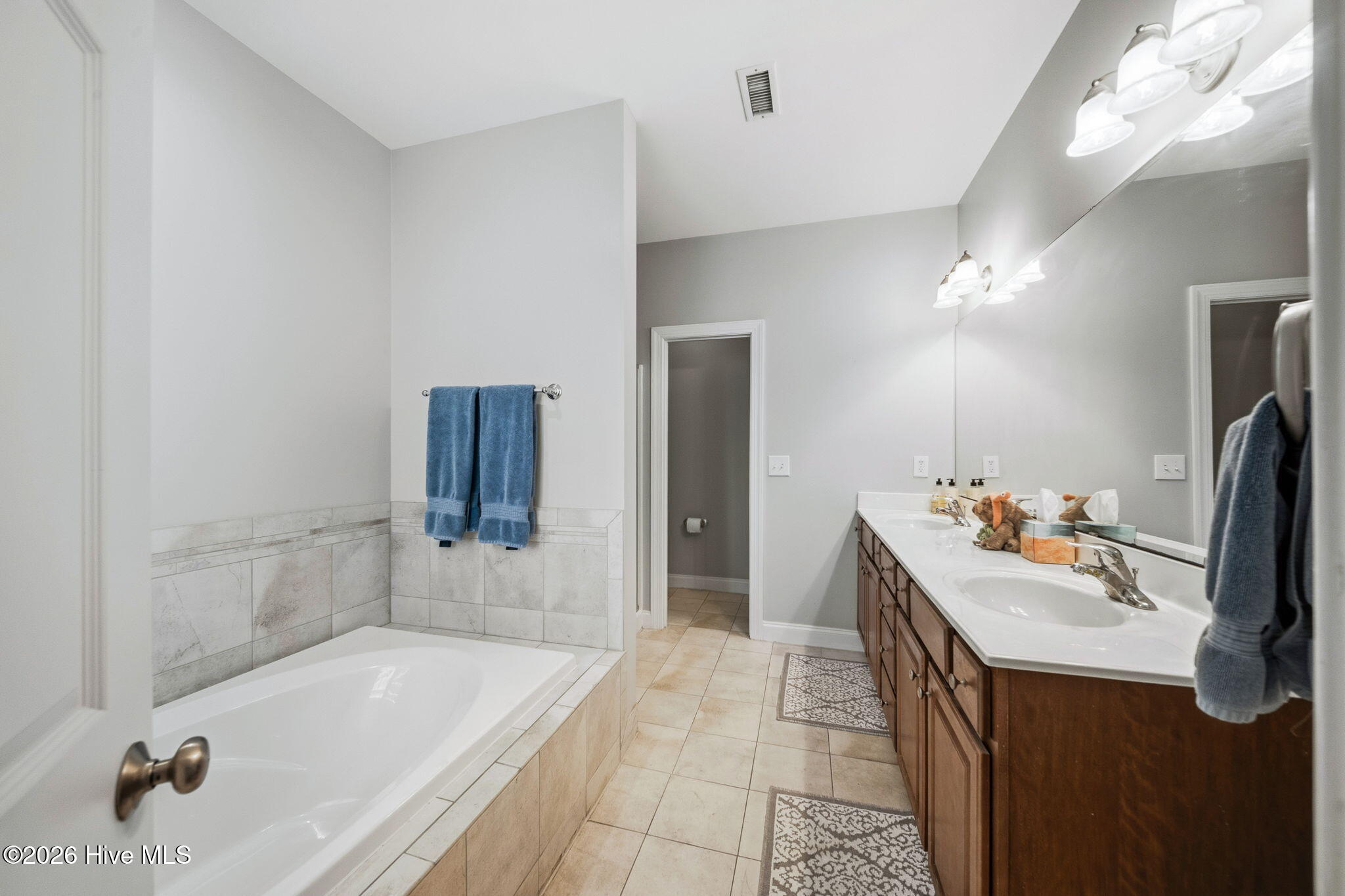 100566136 | Photo 44