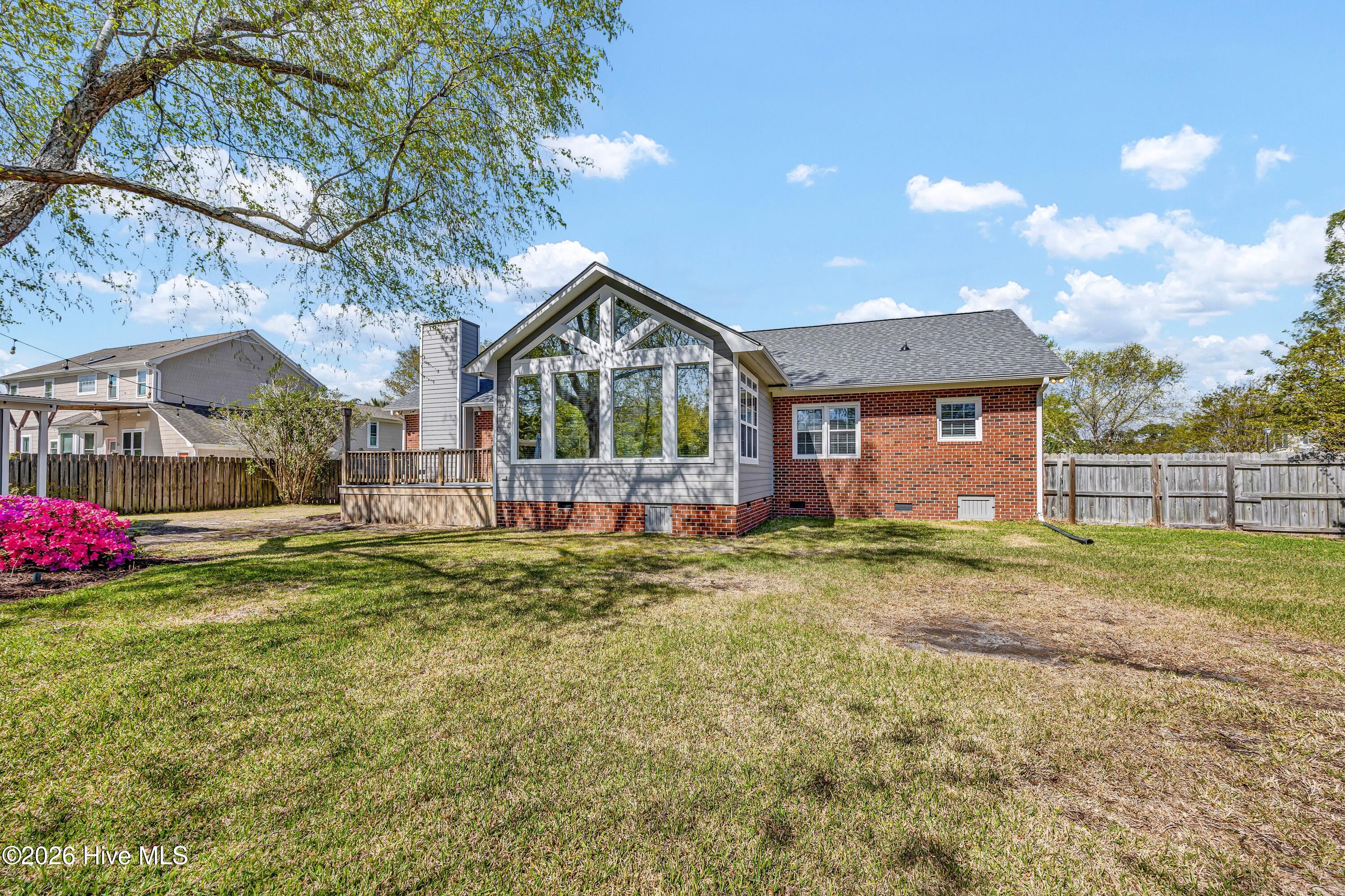 100565343 | Photo 33